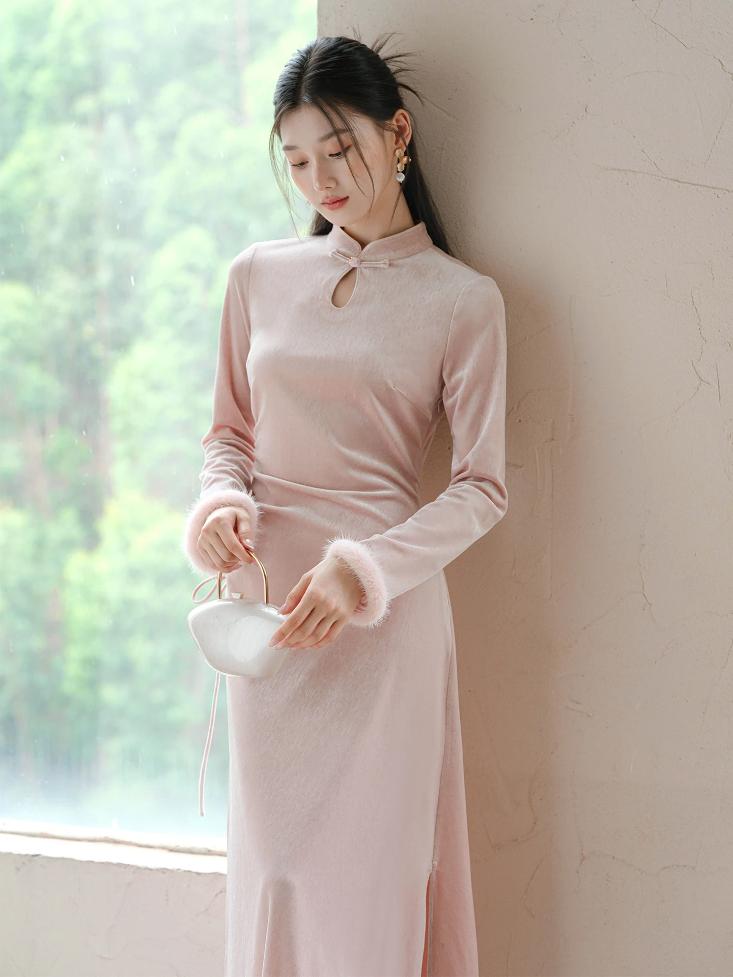 

Элегантное розовое бархатное платье-ципао для женщин, осенне-зимняя новинка, классическое национальное платье с длинными рукавами, вечернее платье в пол