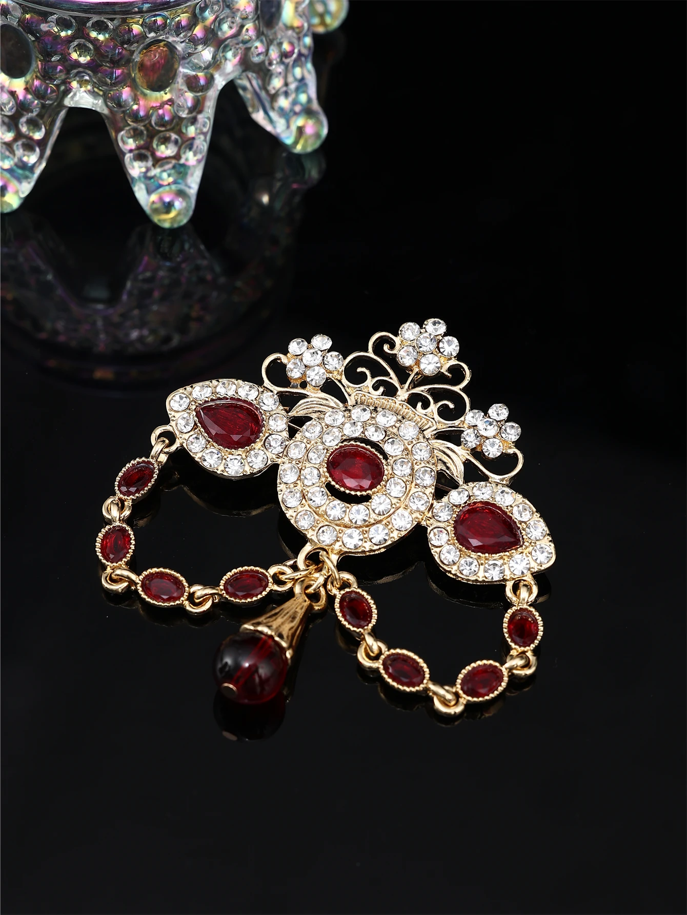 Metal Pin  Full Rhinestones Inlay Design Round Water Drop Brooch Moroccan Style Design Highlights The Status Of Nobility