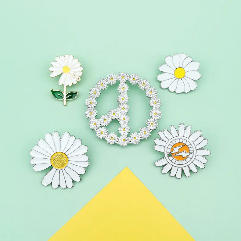 Daisy Brooch Accessories Pin Jewelry Women Cartoon Lightning Chrysanthemum Anti-exposure Buckle GD Same Sle Quan Zhilong Badge