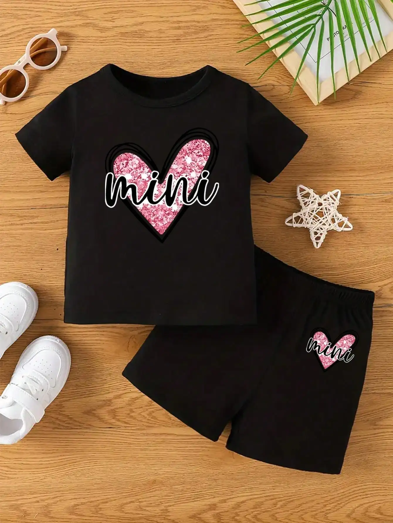 2026 Mädchen-Liebesbrief-Print Zweiteiler-Set Rundhals-Kurzarm-T-Shirt + lockere einfarbige Shorts Sommer-Set – Detail 9