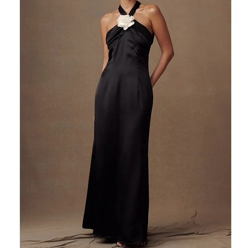女性の新しいファッショナブルな背中の開いたセクシーな花柄サテンロングスカートとハイエンドのハンギングネックドレス