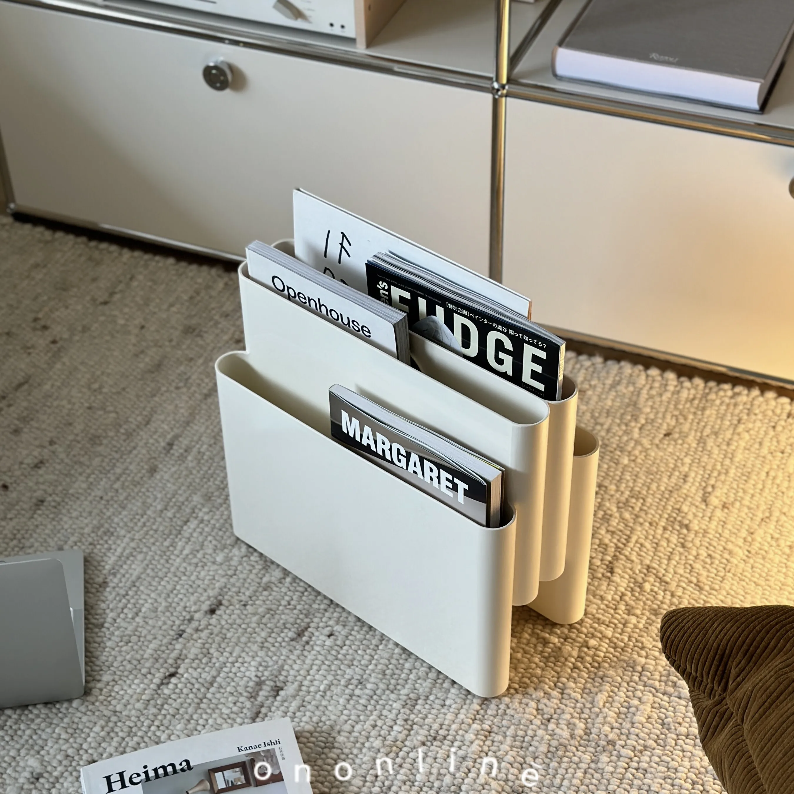 Simple medieval floor-type book storage rack, living room, bedroom, multi-layer portable storage rack, magazine rack