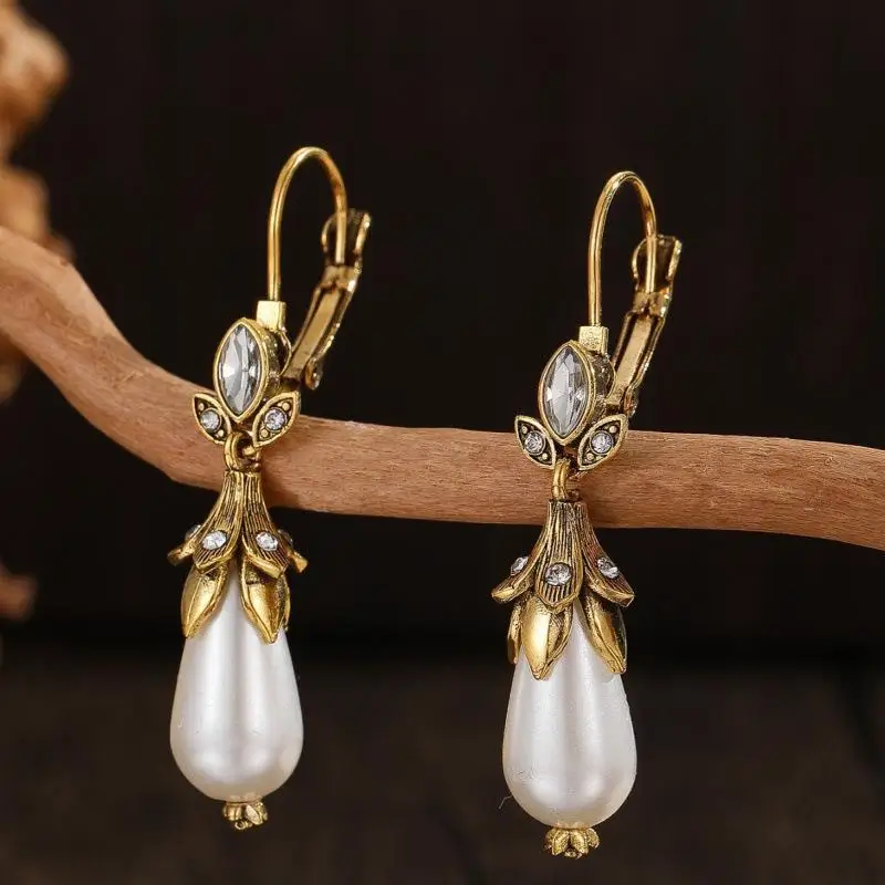 1Pair Vintage Flowers Fashion Style Faux Pearl Lily Pendant Zirconia Elegant Female Earrings