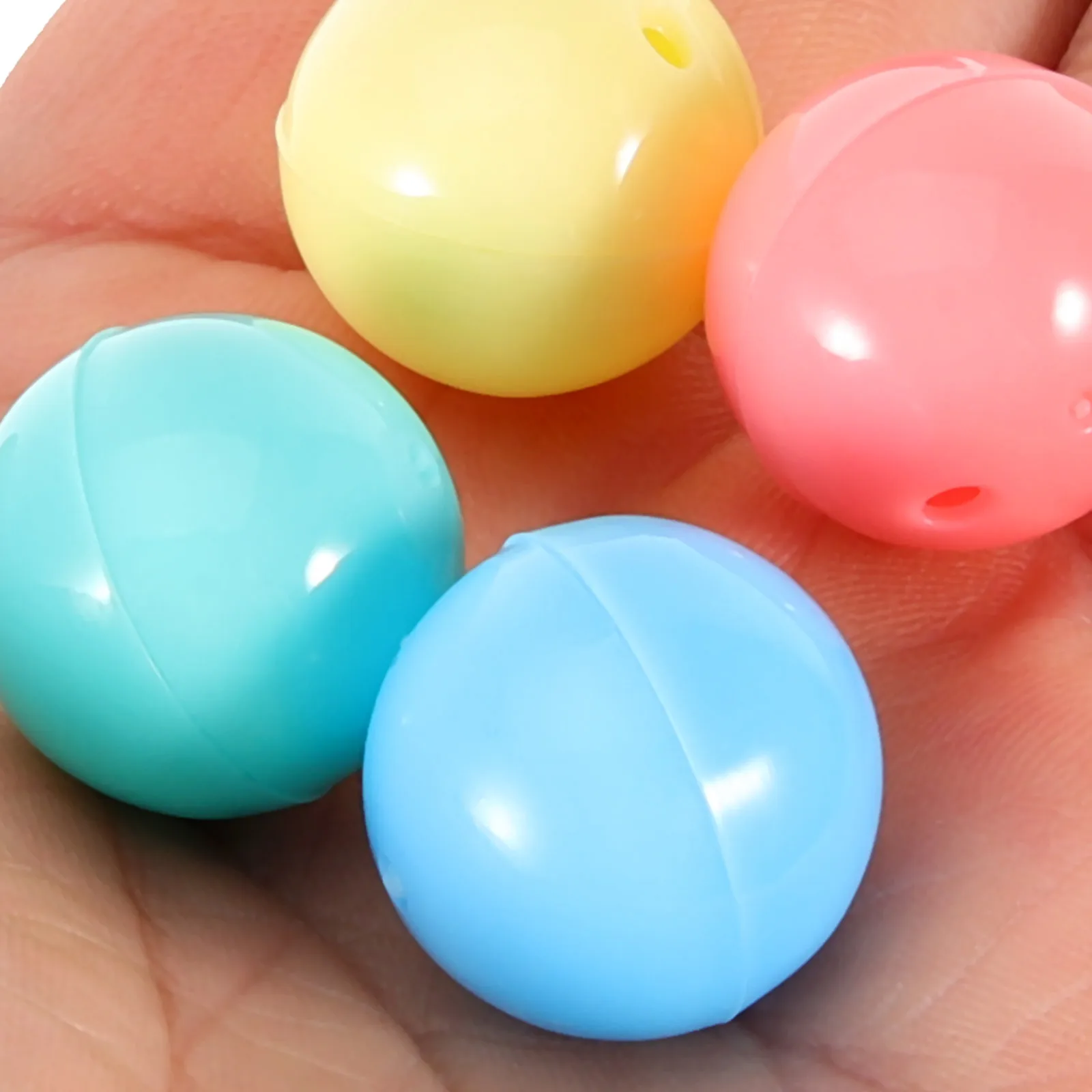 

20Pcs Plastic Capsule Ball Round Refillable Vending Machine Ball for Party Favors Event Prizes Birthday Game Night Activity