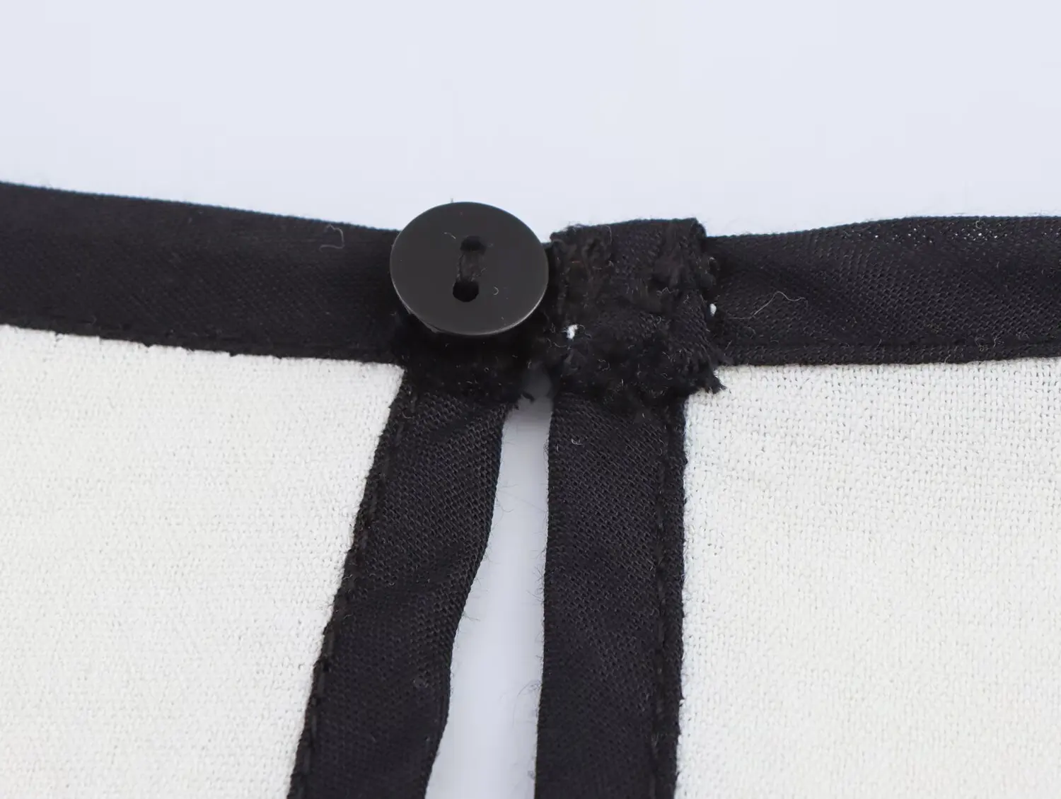 2025 New Women's Clothing European and American Style Contrast Color Trimmed Crepe Round Neck Sleeveless Vest