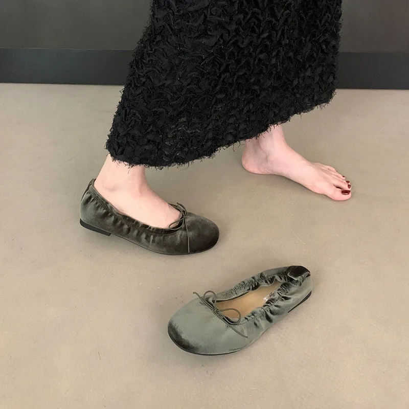 Lässige, weiche, modische Seiden-Ballerinas für Damen, flache Schuhe mit runder Spitze, flache Damenschuhe mit Schmetterlingsknoten, Slip-On-Modelle. – Detail 13