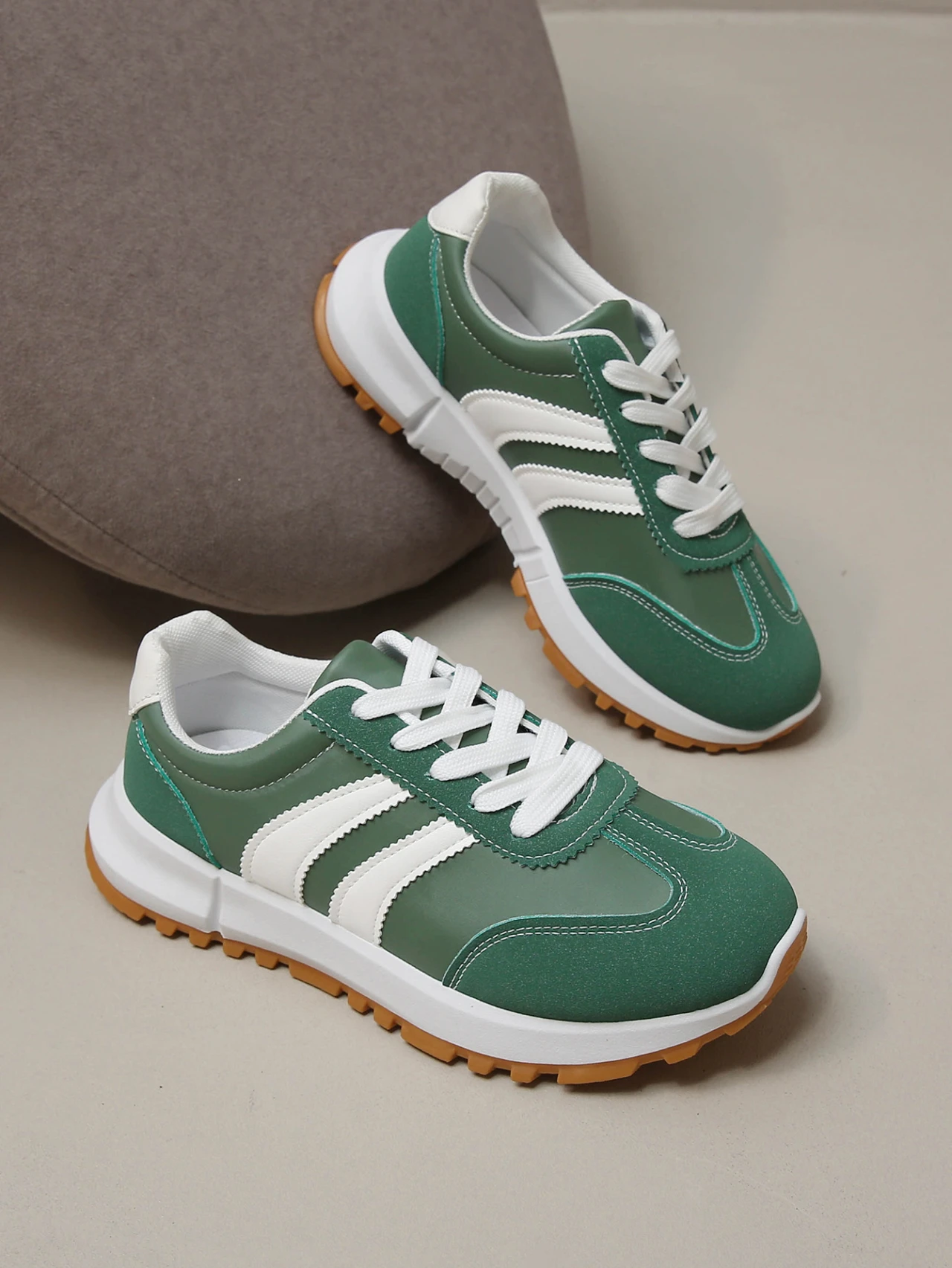 

Женские кроссовки, новинка 2024, весенне-осенняя брендовая вулканизированная обувь, повседневная обувь, легкая дышащая обувь на плоской подошве