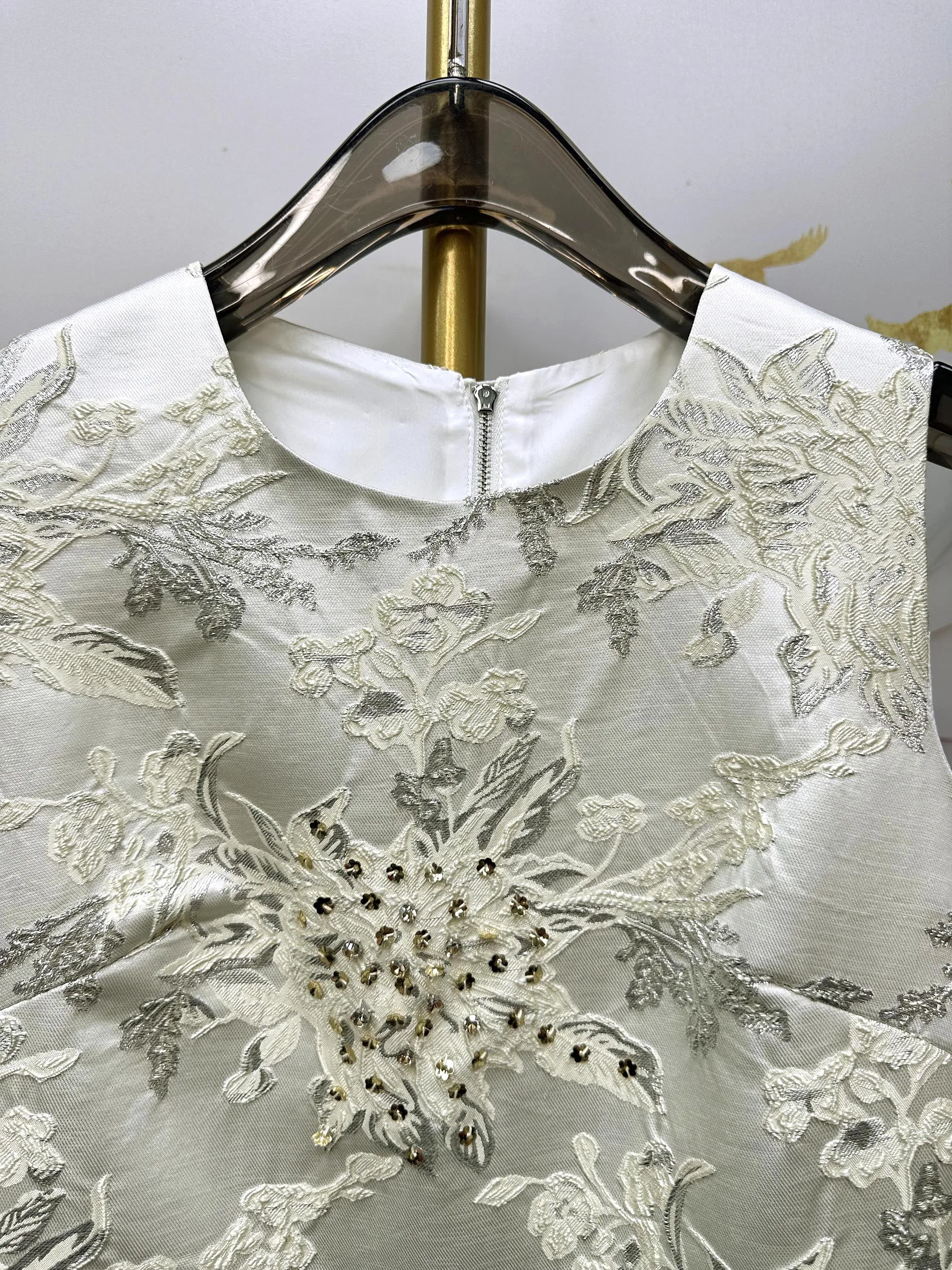 Eleganckie francuskie sukienki letnie w stylu socjality z ciężkim przemysłem, 2025, okrągły dekolt, bez rękawów, cekiny, koraliki, haft, sukienka na imprezę, krótka, damska.