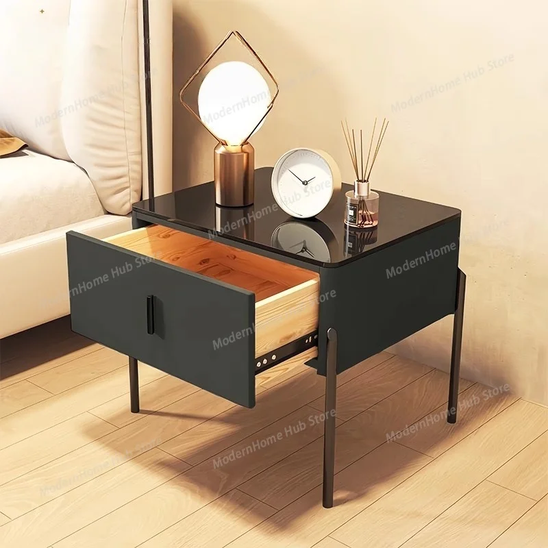 

Элегантная прикроватная тумбочка: современный дизайн, деревянная мебель для спальни, стильный элемент интерьера для современного дома