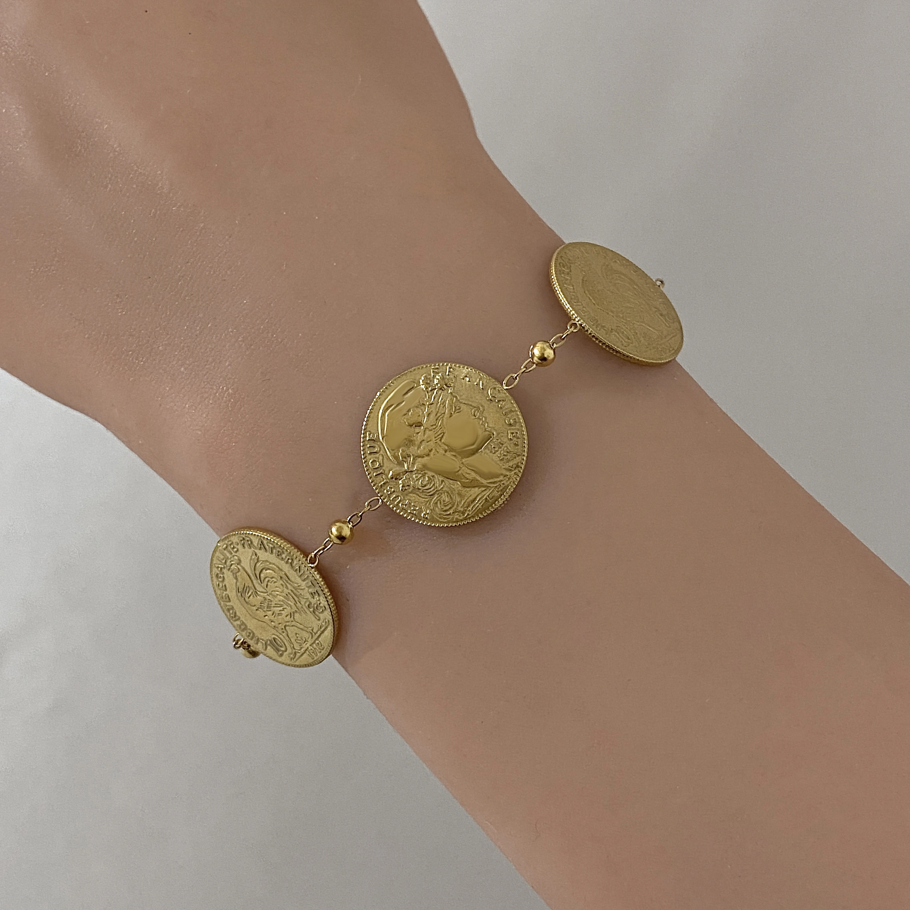 Vintage Gold Plated Stainless Steel Coin Bracelet for Women Retro Rooster Portrait Rhinestone Hollow Statement Bracelet Jewelry