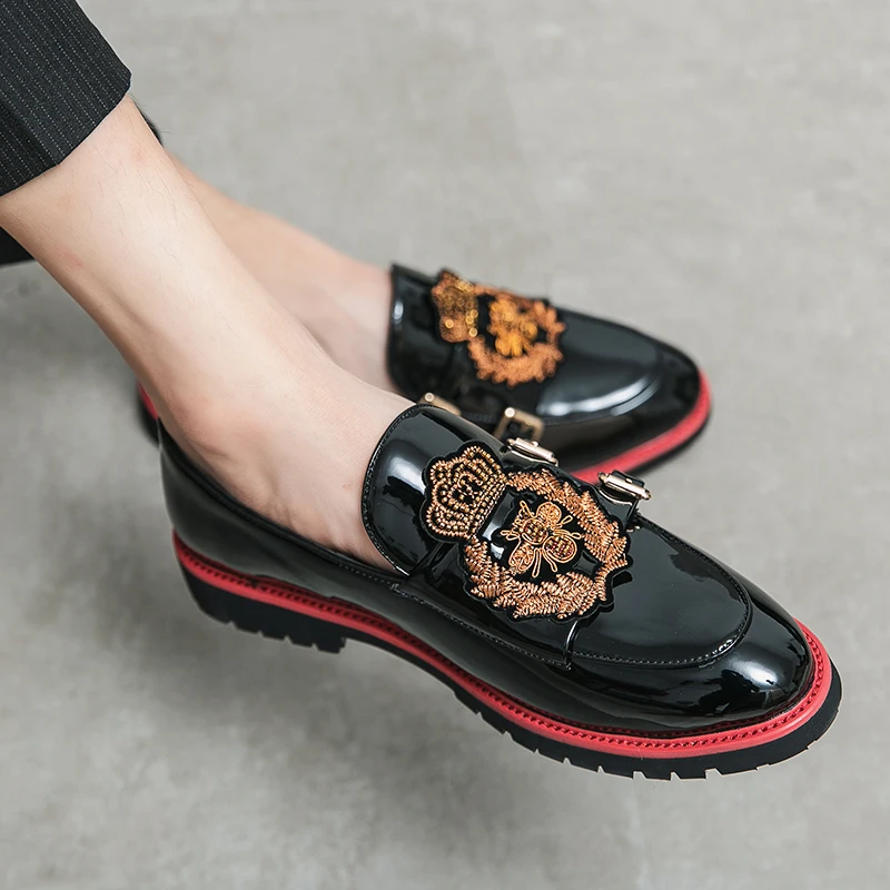 Designer Loafers Men PU Shallow Embroidery Applique Wedding Dress Slip-On Casual Office Bussiness Classic Men Moccasins Shoes