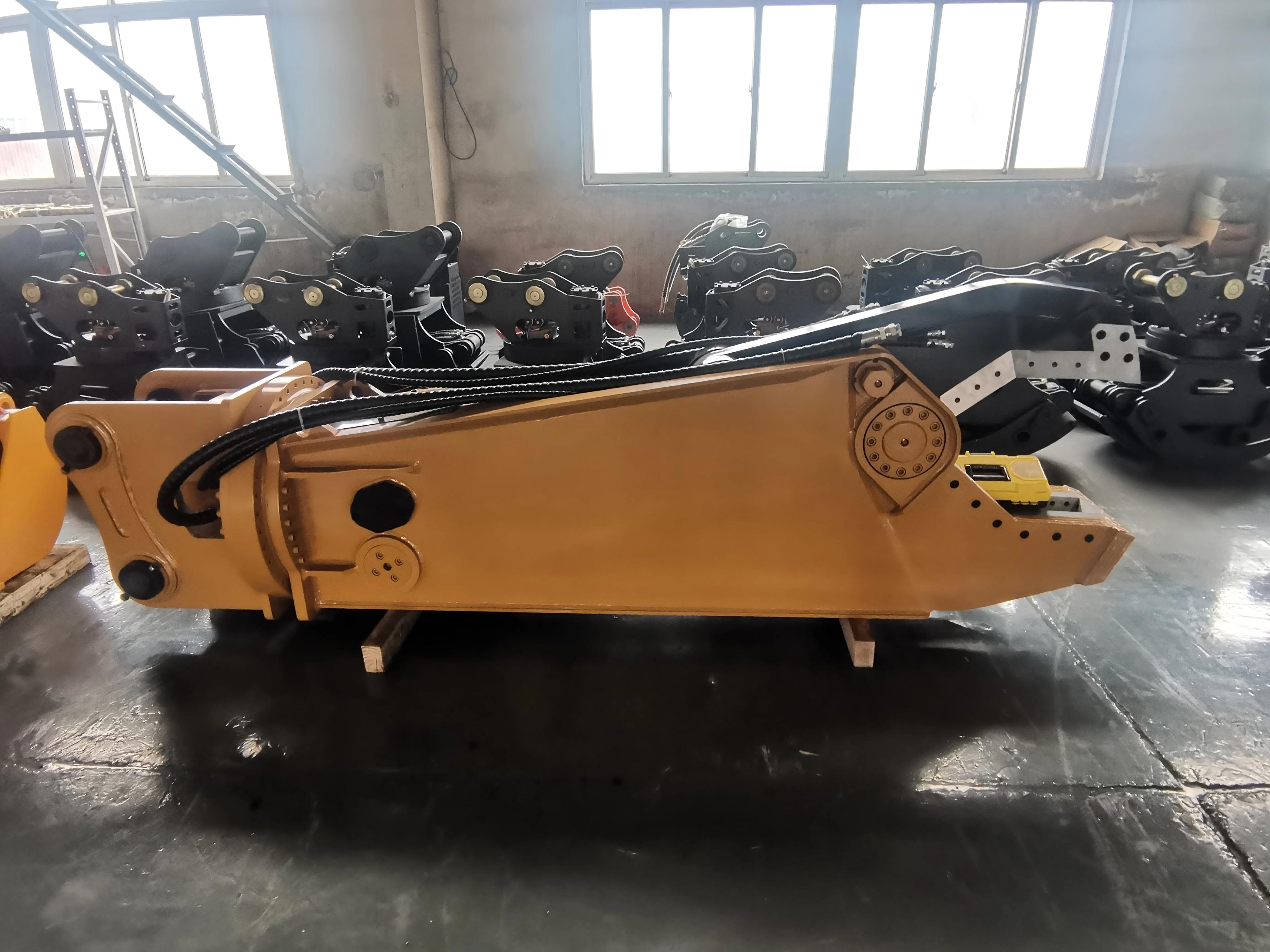 High Strength Tilt Rotary Excavator Bucket Custom Attachment for Soil Mud Construction Handling