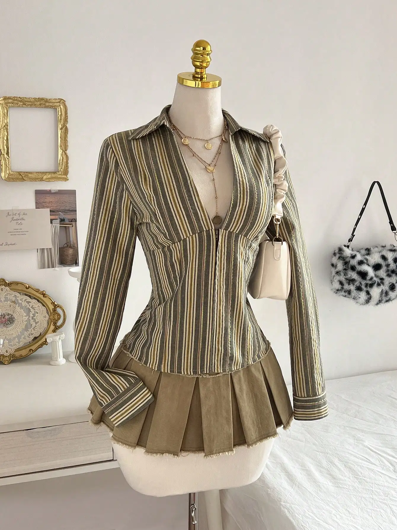 

Женская блузка с V-образным вырезом и длинными рукавами в зеленую и бежевую полоску, ретро-стиль Y2K, повседневная офисная одежда