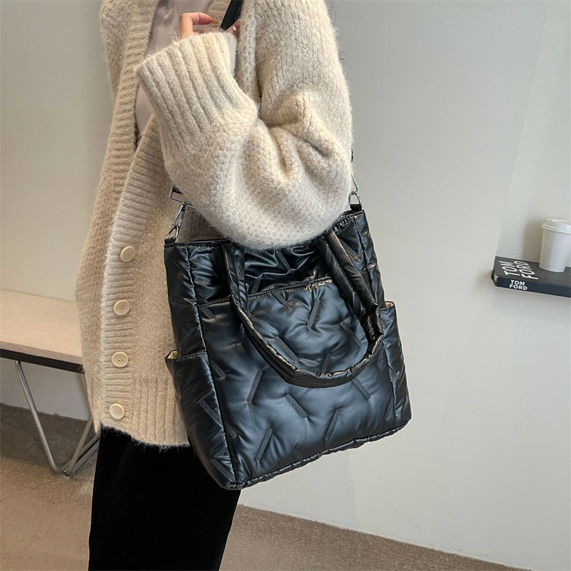 Inverno poliestere Solid Tote Bags donna in vendita 2024 Soft Zipper goffrato Casual Tote Versatile Fashion Bolsas Femininas