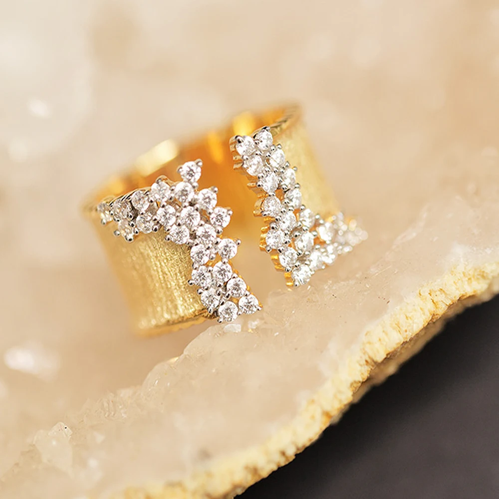 Huitan Trendy Luxury Gold Color Cubic Zirconia Ring dla kobiet Nowoczesny szeroki pierścionek na palec OL Style Biżuteria damska Drop Shipping — zdjęcie 5