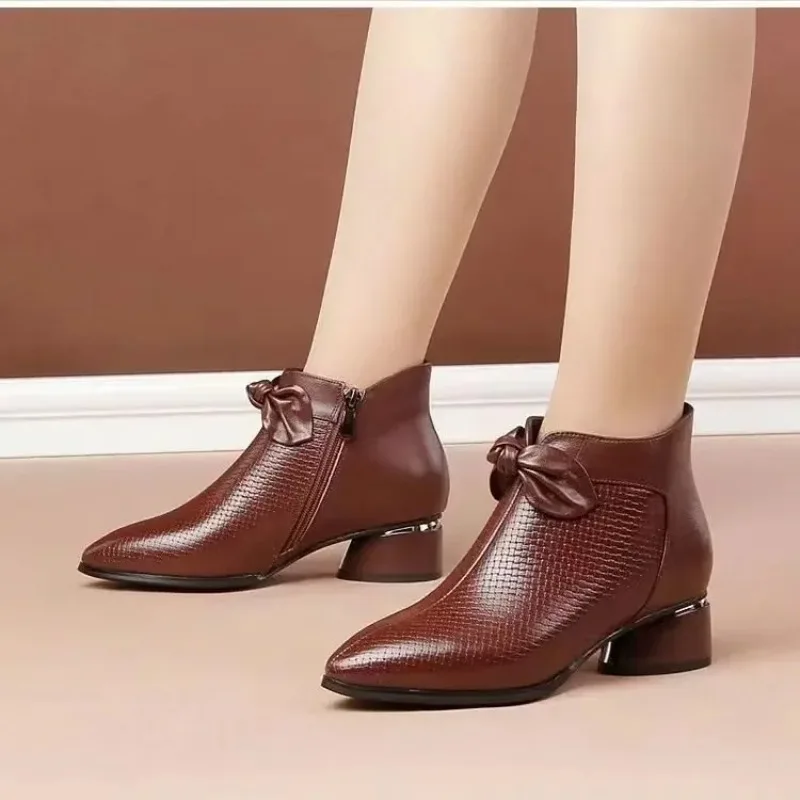 

New Large-sized Fashionable Short Boots for Women in Spring and Autumn2026,Thick-soled,Retro and Simple Soft-soled Women's Boots