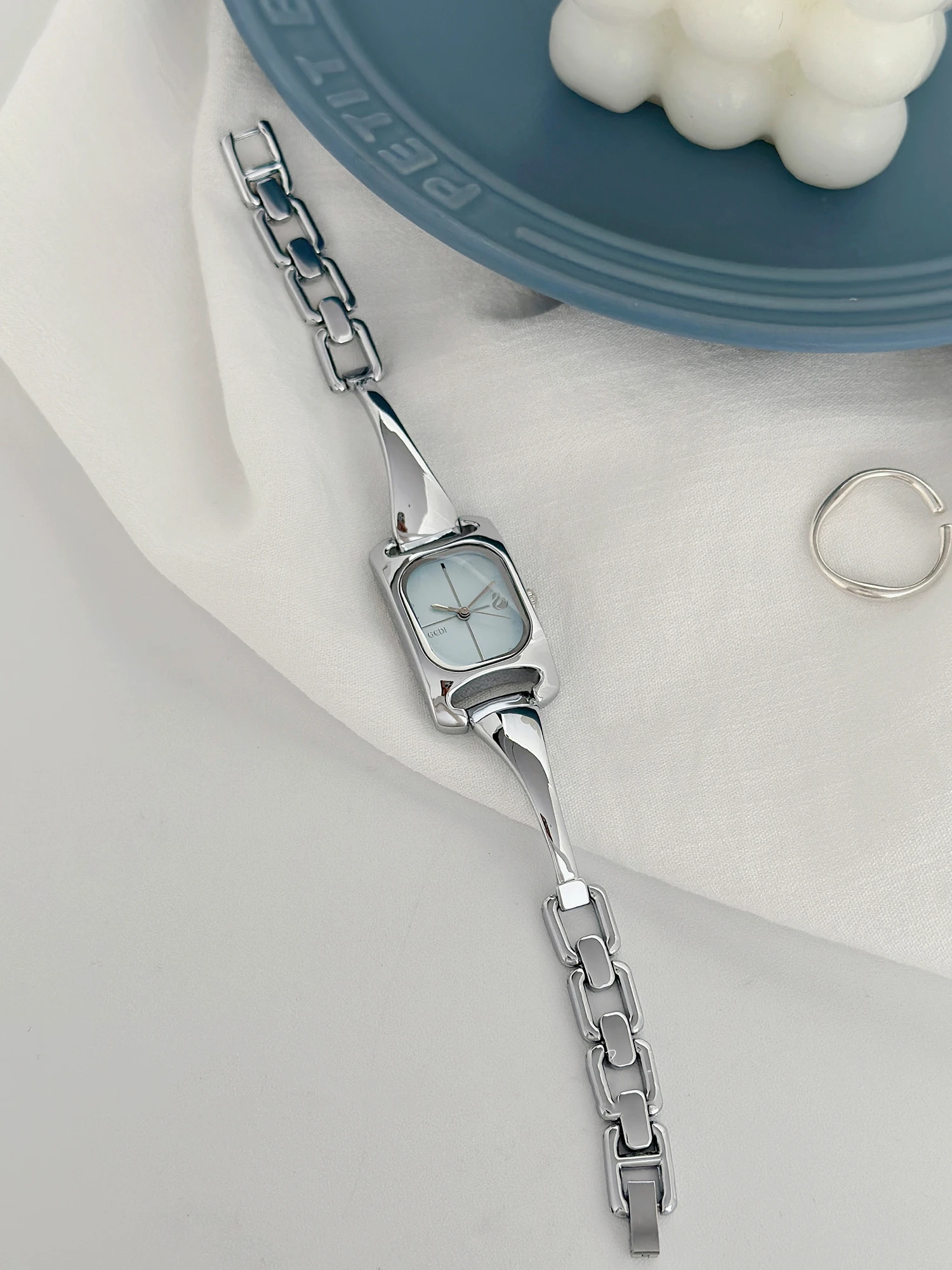 GEDI Premium Boutique Watch for Women Stainless Steel Bracelet Minimalist Square Dial Quartz Movement Woman' Wristwatch Gift