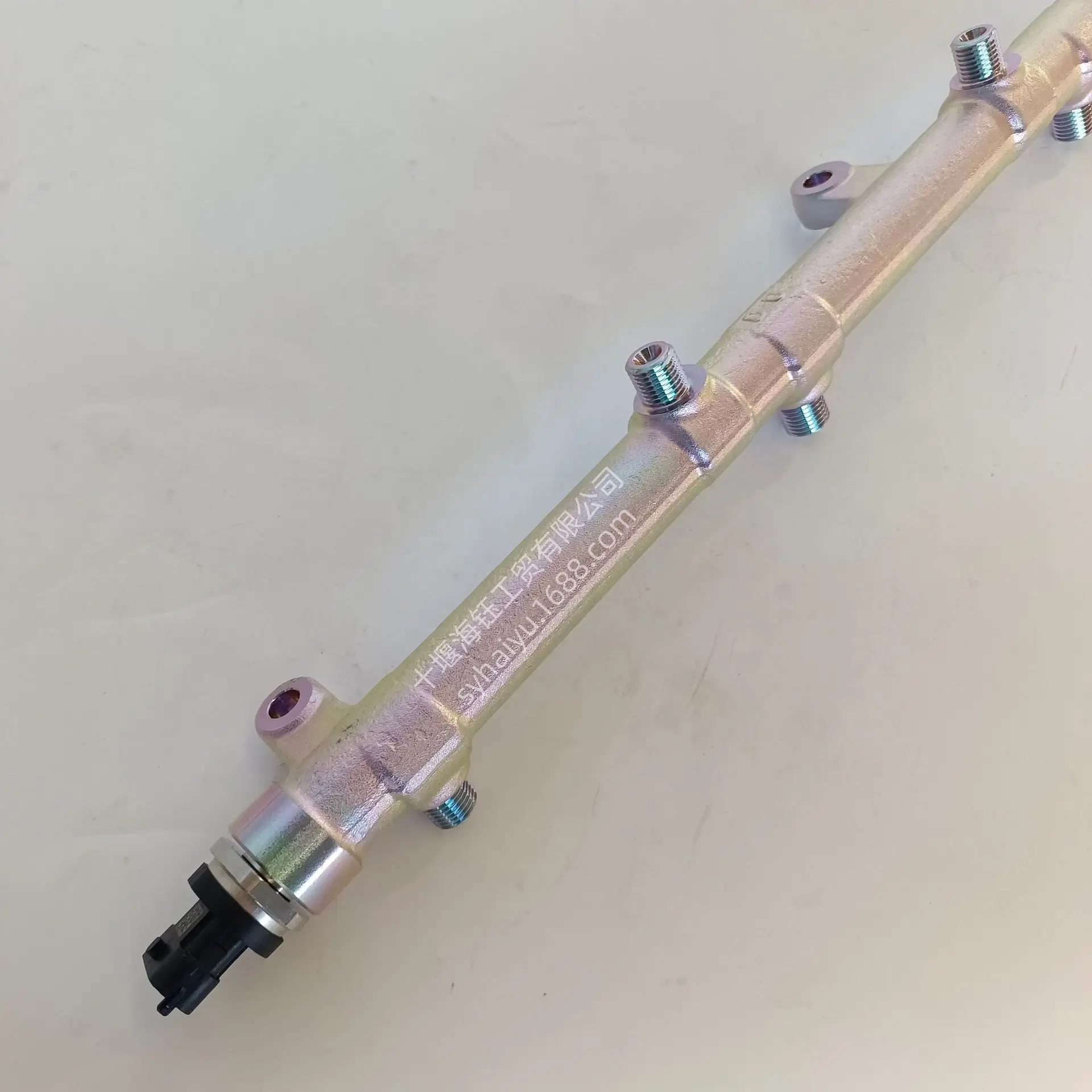 

Подходит для деталей двигателя строительной техники, топливный распределительный коллектор 0445228005