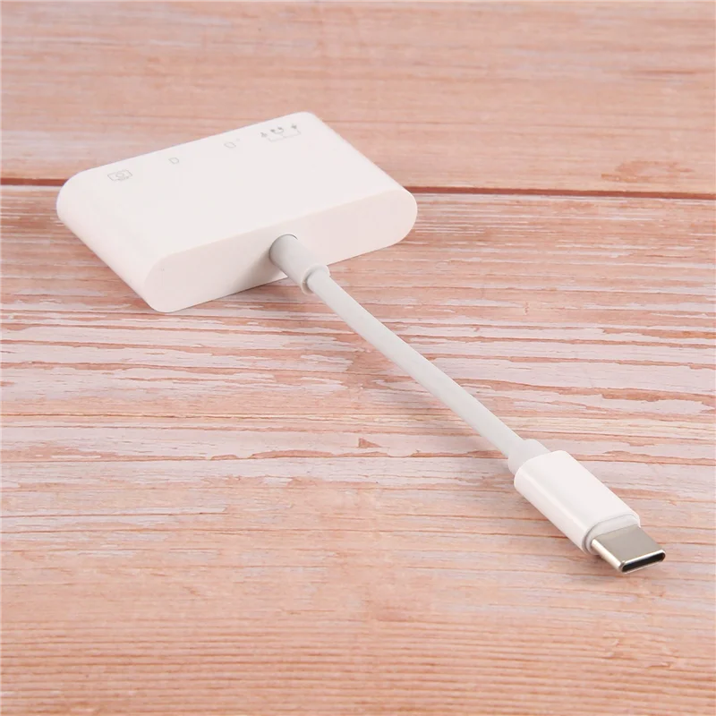 Czytnik kart z interfejsem Type-C Czterodostępny Czteroportowy Czytanie Wielofunkcyjny Czytnik Kart Uniwersalny do Telefonu Komórkowego i Komputera