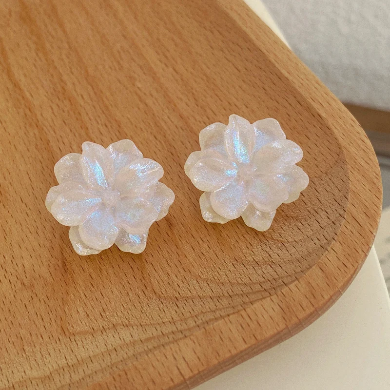 Trendy New White Hanging Earrings for Women Translucent Acrylic Flower Dangle Earrings Rhinestone Imitation Pearl Ear Jewelry