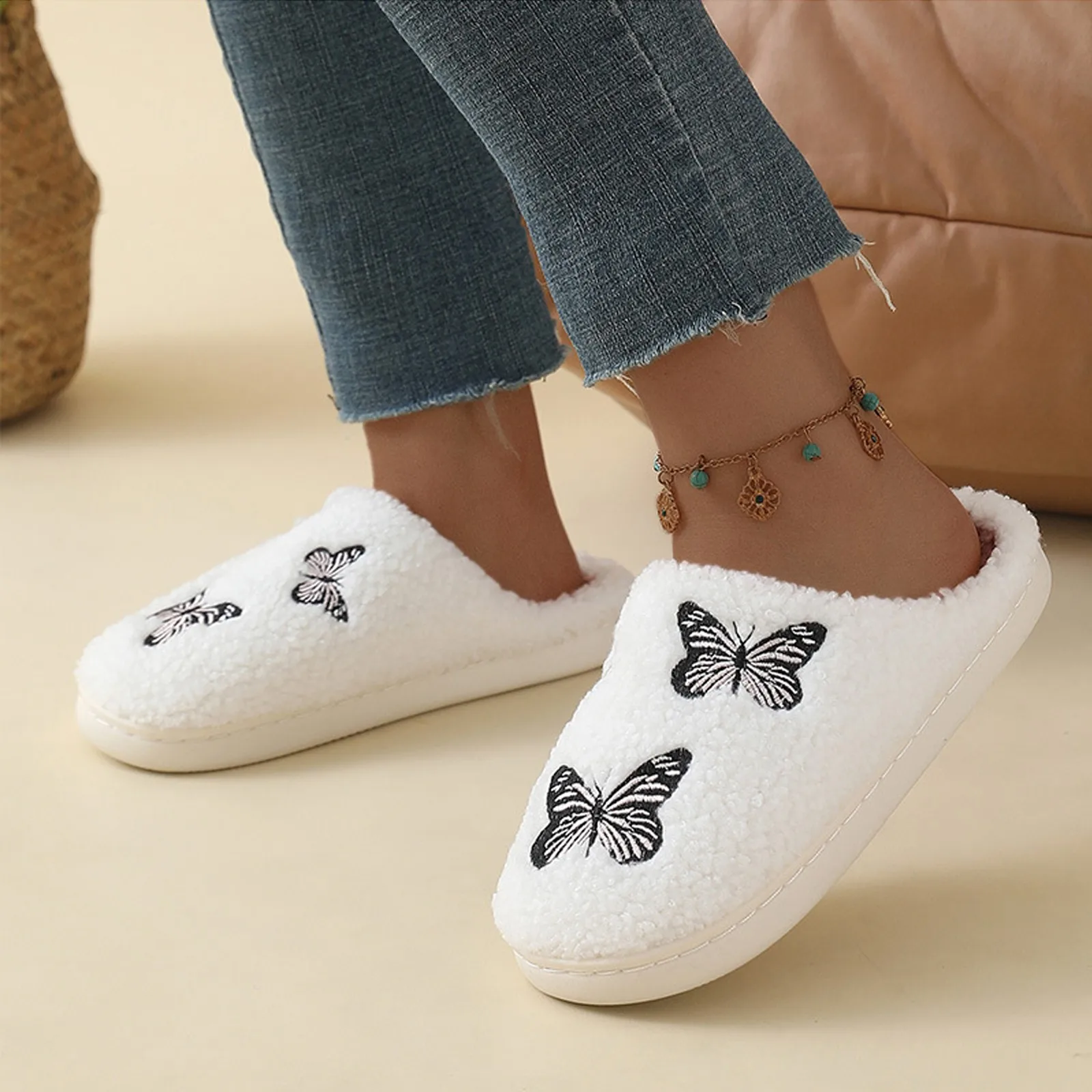 SHAJI Unisex Plüsch-Baumwoll-Hausschuhe mit Drei-Schmetterling-Stickerei, Warme TPR-Sohle, Rutschfeste Indoor-Hausschuhe für Herbst und Winter – Detail 6