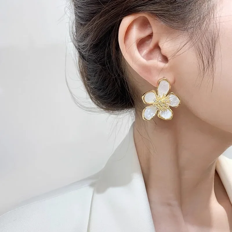 Fashion Rhinestone Personality Temperament Five Petal Flower Earrings Female Temperament Party Elegant Jewelry Accessories