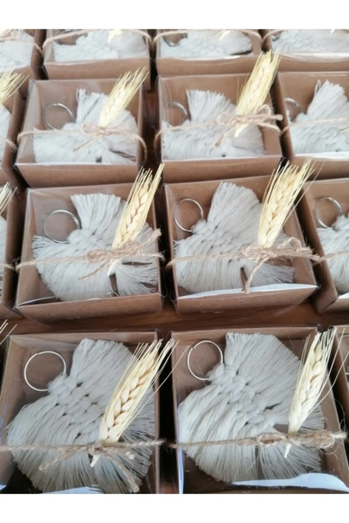 

Boxed Macrame Leaf Keychain Gift Promise, Engagement, Wedding, Birthday Gift Cream 30 PCs