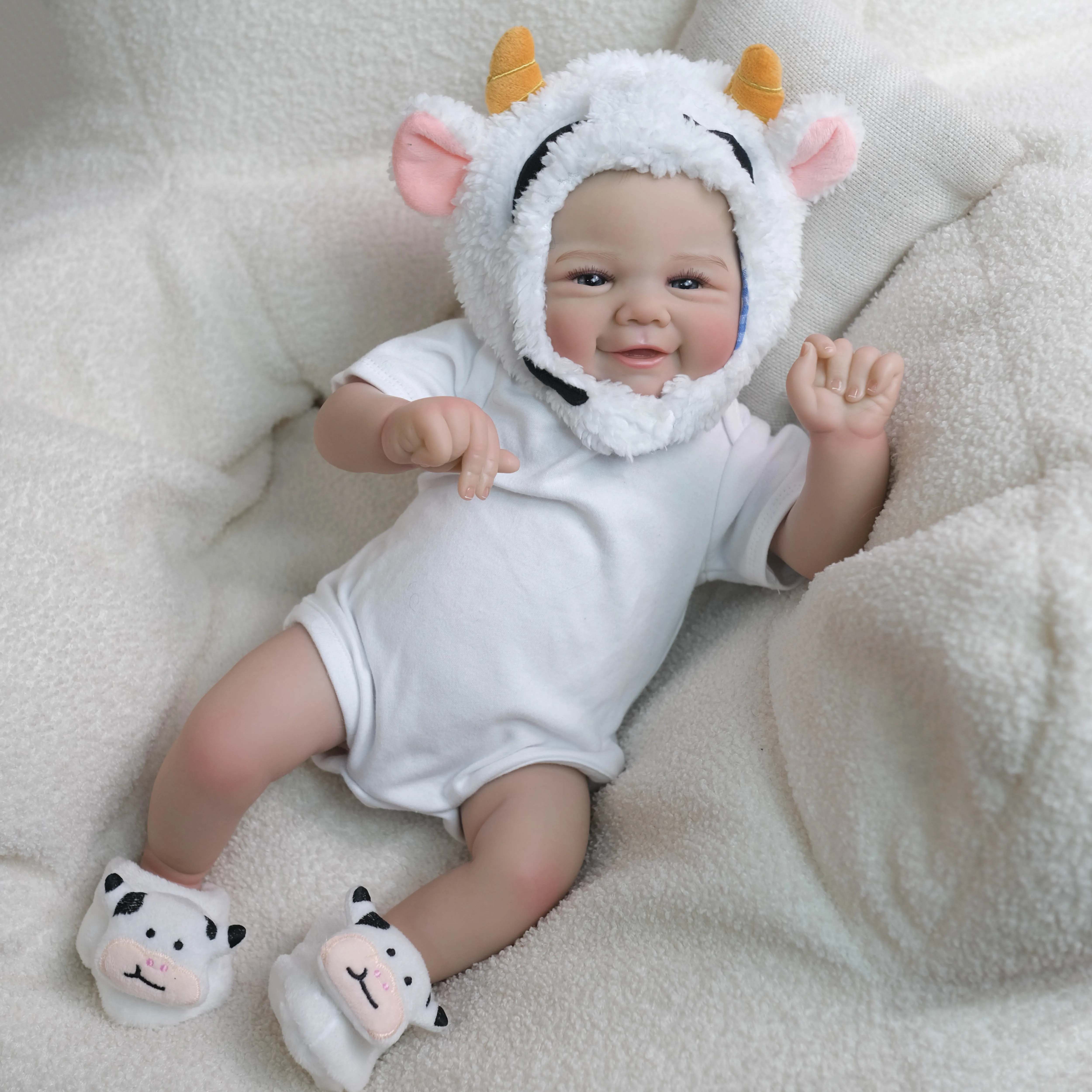 19 inch Vivienne/Lachend Zachte Doek Lichaam Levensechte Reborn Babypop Meerdere Lagen Schilderen 3D Huid met Handgeschilderd Haar