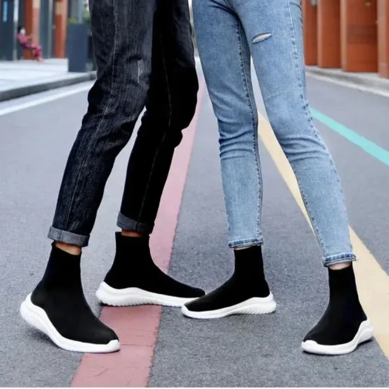 sapatilhas-de-meias-altas-masculinas-e-femininas-sapatos-de-escorregar-tenis-casuais-leves-pretas-classicas-casais-correndo-cesta
