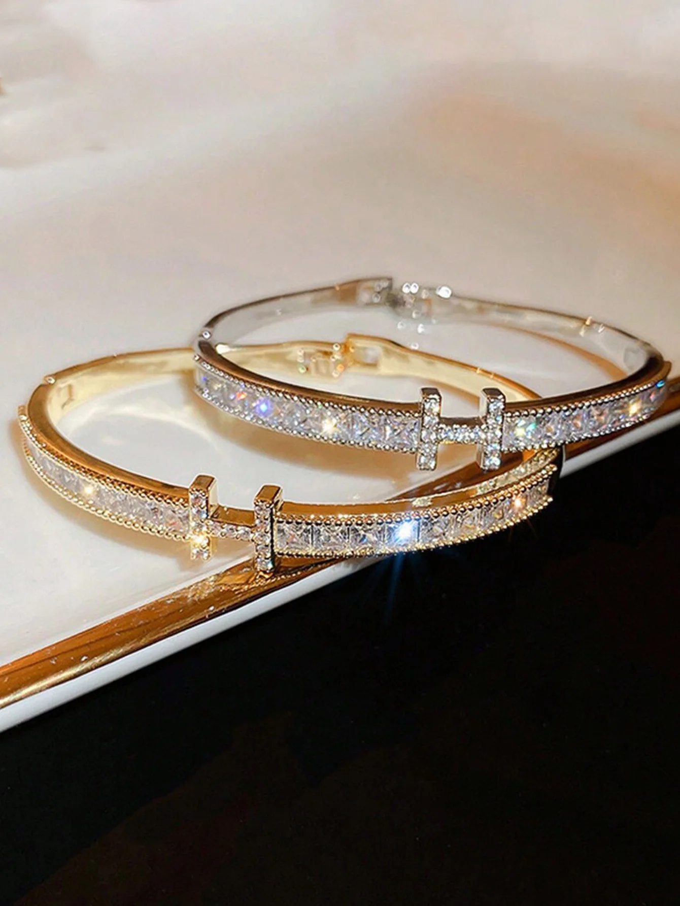 Fashionable and Luxurious Bracelets Suitable for Women to Wear during Casual Outings, Vacations, Dinner Parties, or Large Social Events. Elegant, Timeless, Versatile, and Avant-Garde Accessories view 3