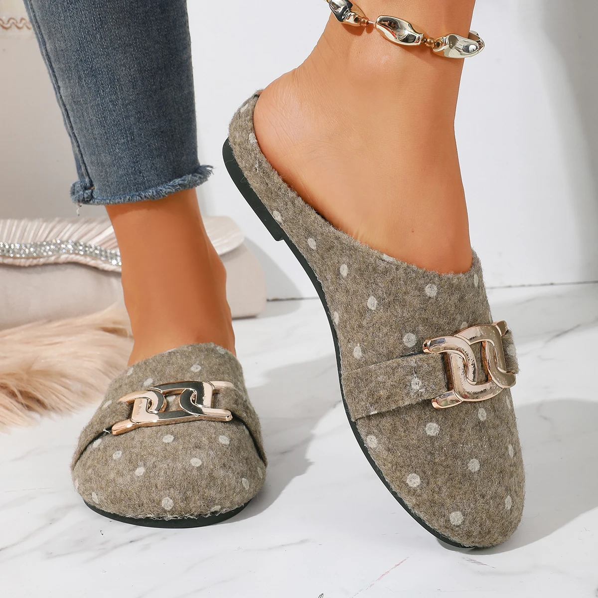 Spring and Autumn Metal Retro Flat-bottomed Mueller Slippers 2026 New Wave Point Design Round Head Foot Daily Women's Slippers
