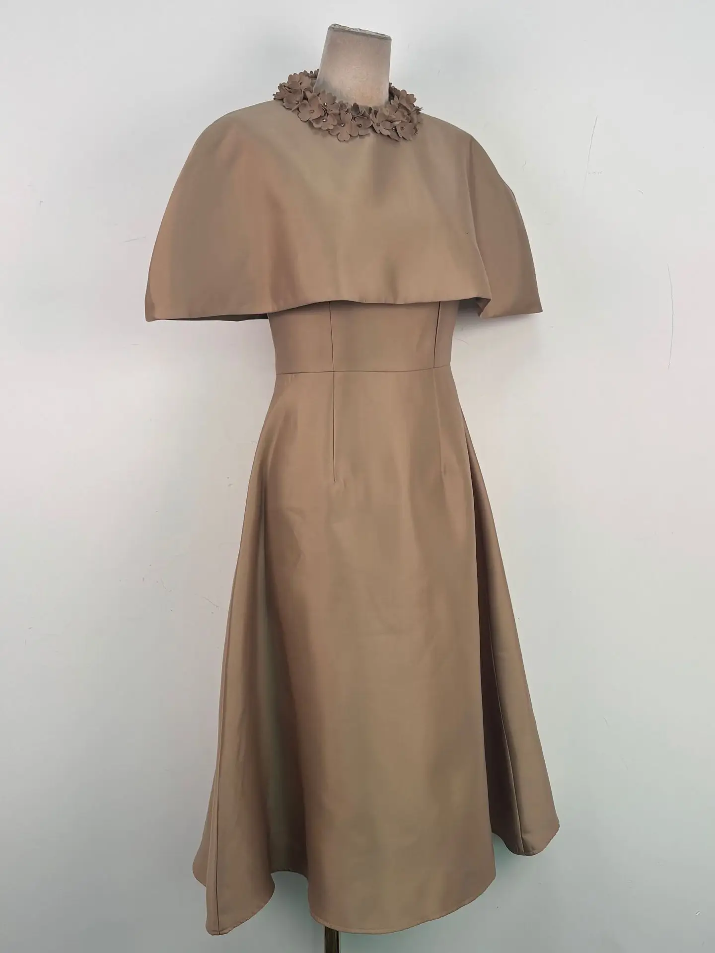 BEWQ 패션 여성 우아한 드레스 O넥 숄 새틴 하이웨이스트 민소매 단색 이브닝 파티 드레스 2026 봄 신상