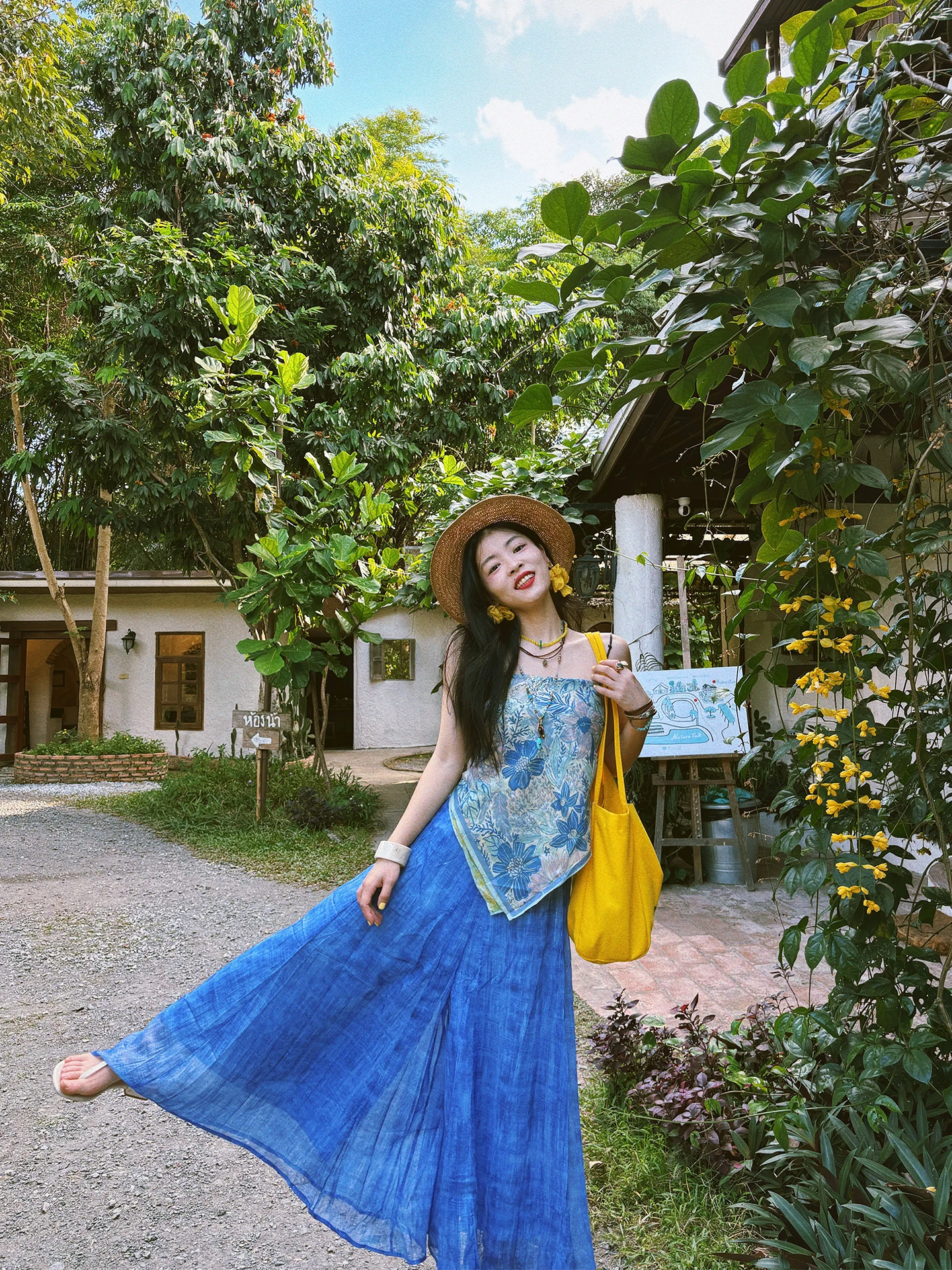 

Пляжный комплект из двух предметов: топ на бретельках с цветочным принтом и длинная юбка, сексуальный костюм с длинными брюками, дышащая и комфортная ткань из полиэстера