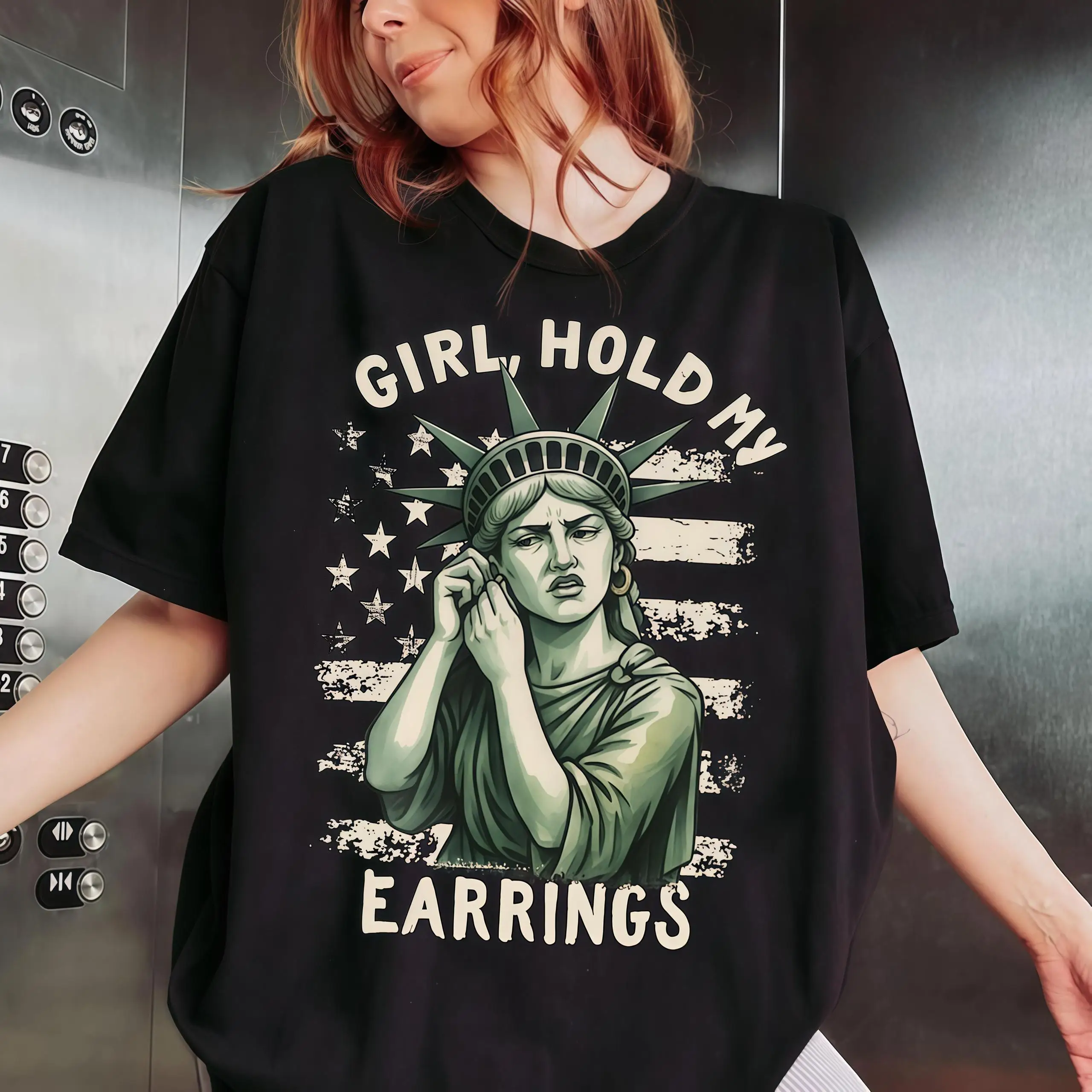 

Women's Funny "Girl Hold My Earrings" T-Shirt Vintage Liberty Statue Print Oversized Streetwear Casual Tee Hipster Gift for Her