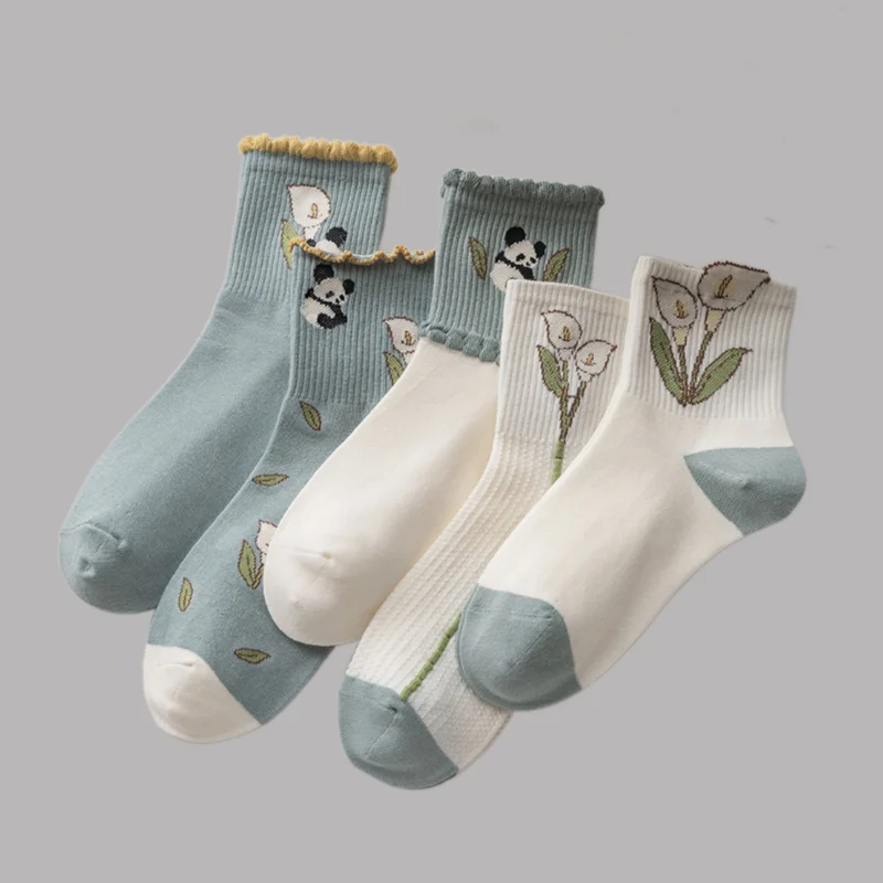 Calcetines de tubo medio para mujer, medias versátiles de algodón con dibujos animados, pequeñas flores, Panda, blanco fresco, 2/4 pares