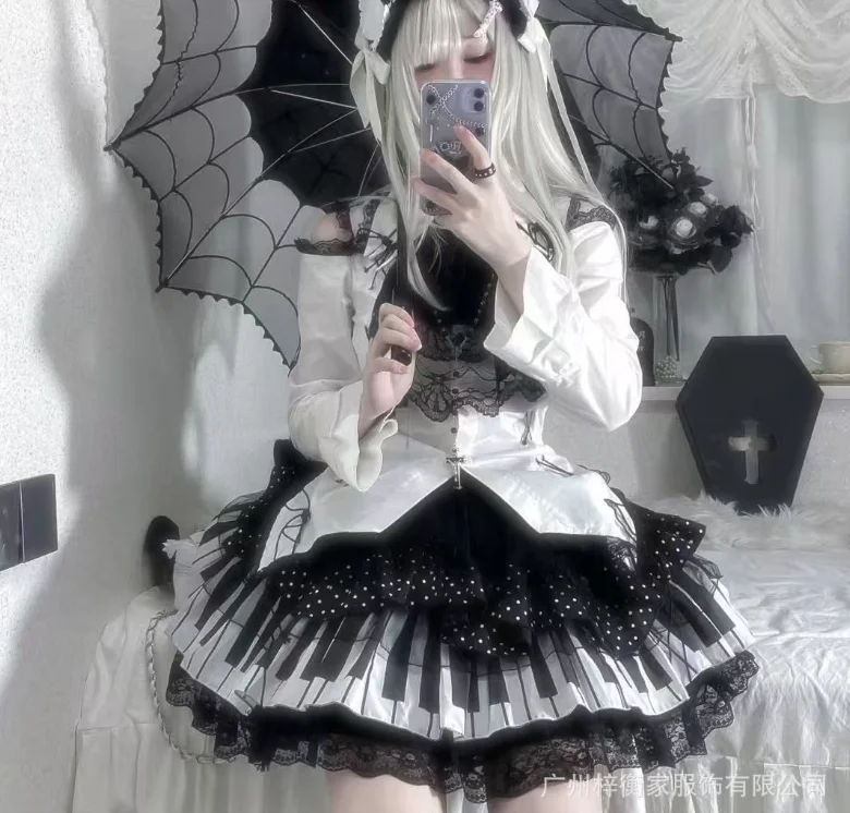 

Пряная девушка в стиле панк, средняя черно-белая кружевная мини-юбка в горошек с клавишами фортепиано, голландская юбка для торта фортепиано w38