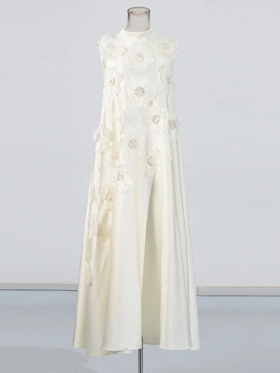 ชุดเดรสยาวลำลองสีชมพู แขนกุด ผูกหลัง ดีไซน์ดอกไม้สามมิติ สไตล์ดาราแฟชั่น ปี 2025