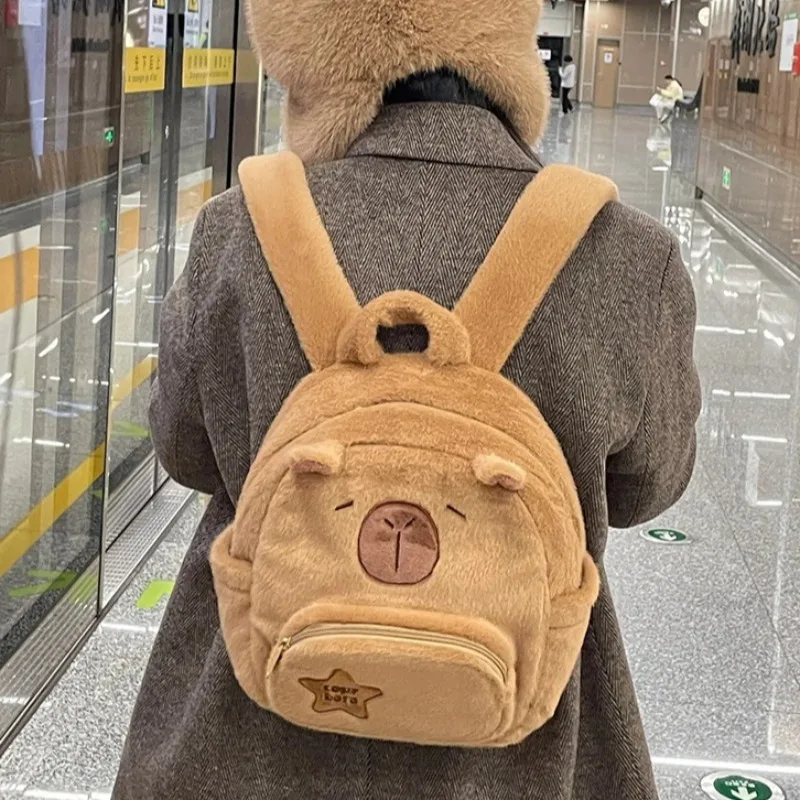 กระเป๋าเป้คาปิบาร่าน่ารัก ขนนุ่ม สไตล์คาวาอี้ กระเป๋าสะพายไหล่ขนาดเล็ก กระเป๋าเป้ไปโรงเรียน ตุ๊กตาขนนุ่ม ของขวัญสำหรับเด็กผู้หญิงและผู้หญิง