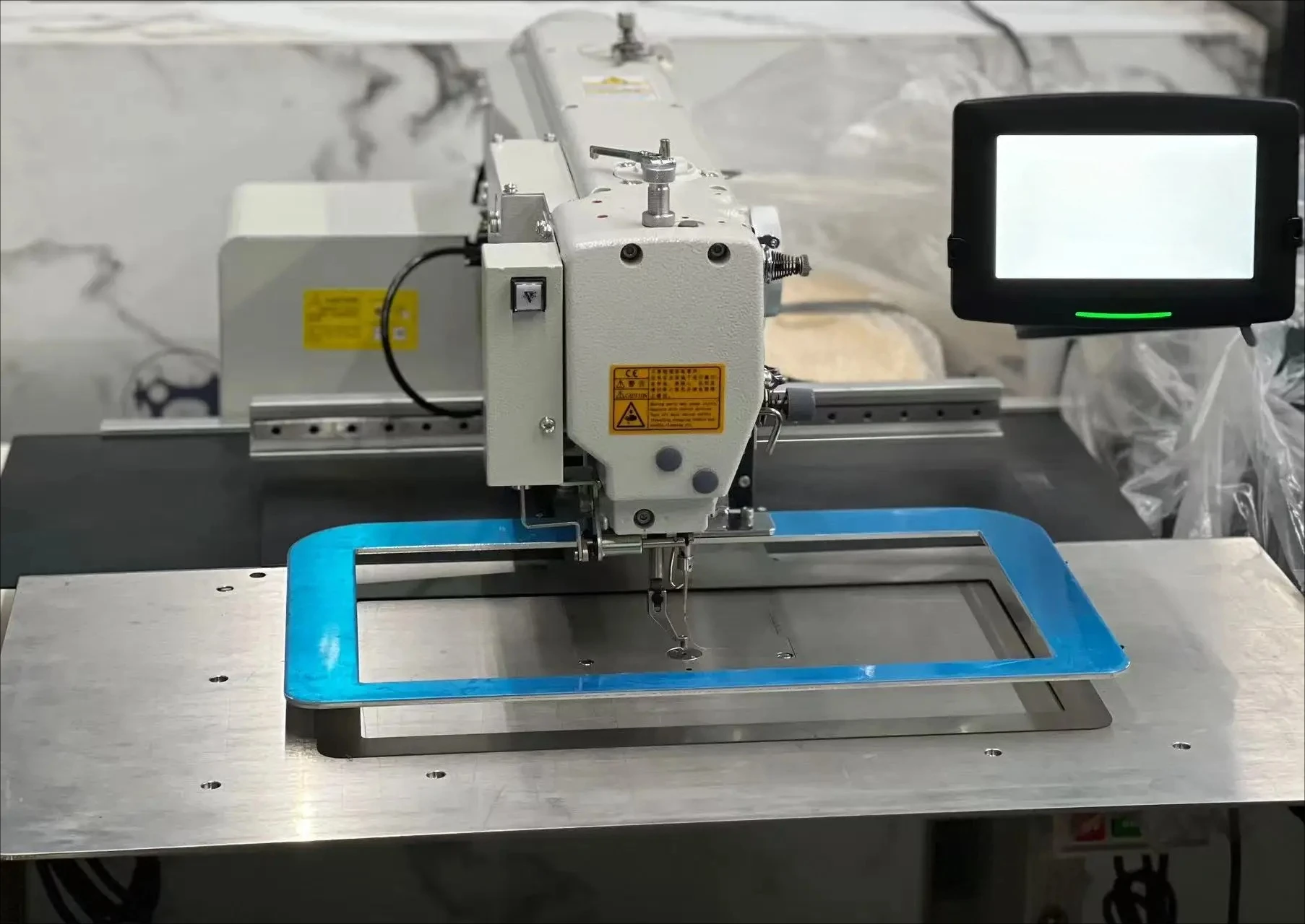 Industrial Sewing Machine Computer Controlled Large Sewing Range Apparel Bag Making Machine Parts Direct from Manufact