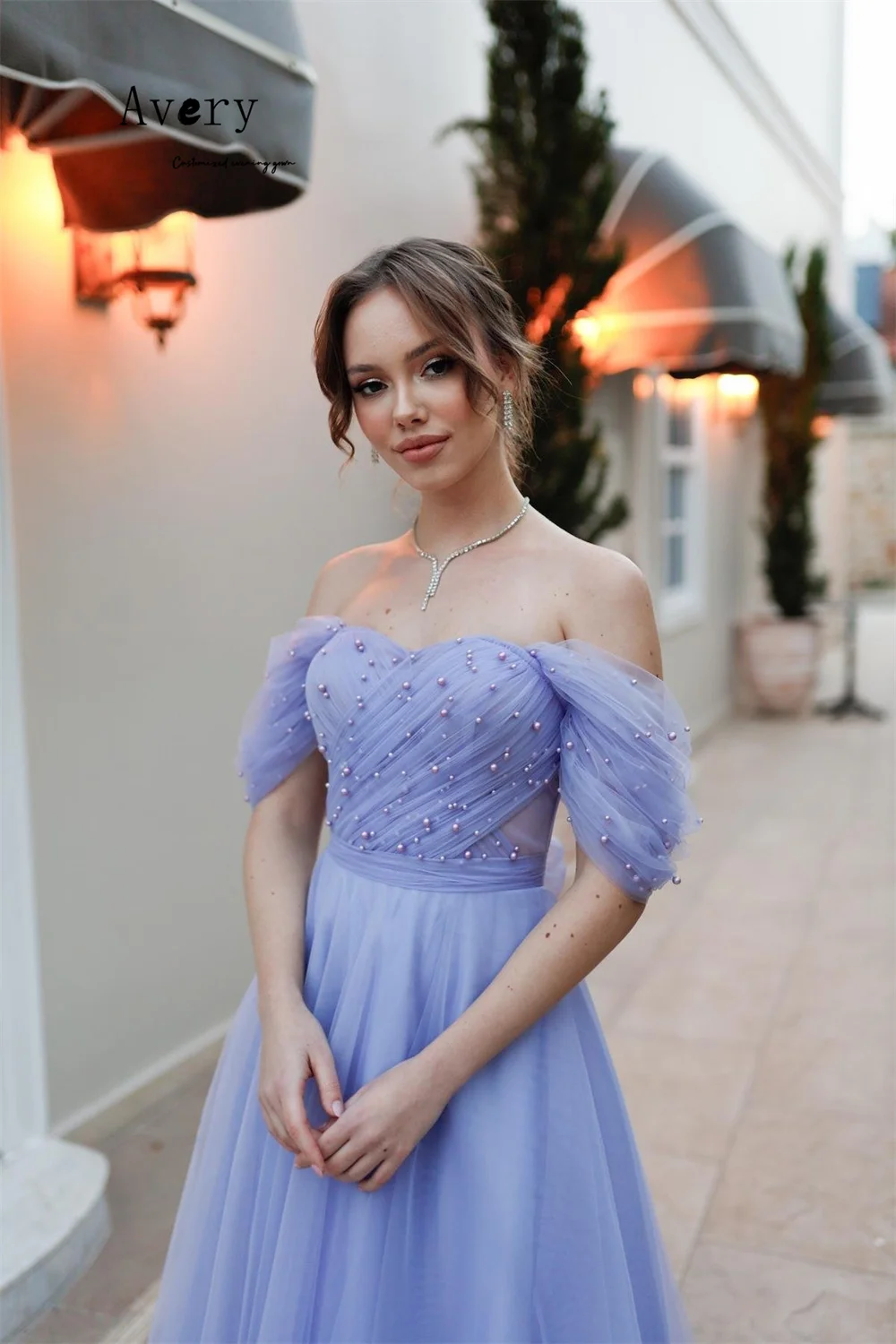 Avery personalizado púrpura fuera del hombro A-line vestidos de mujer sin mangas para vestidos de fiesta de boda vestido de baile de mujer de lujo 2025