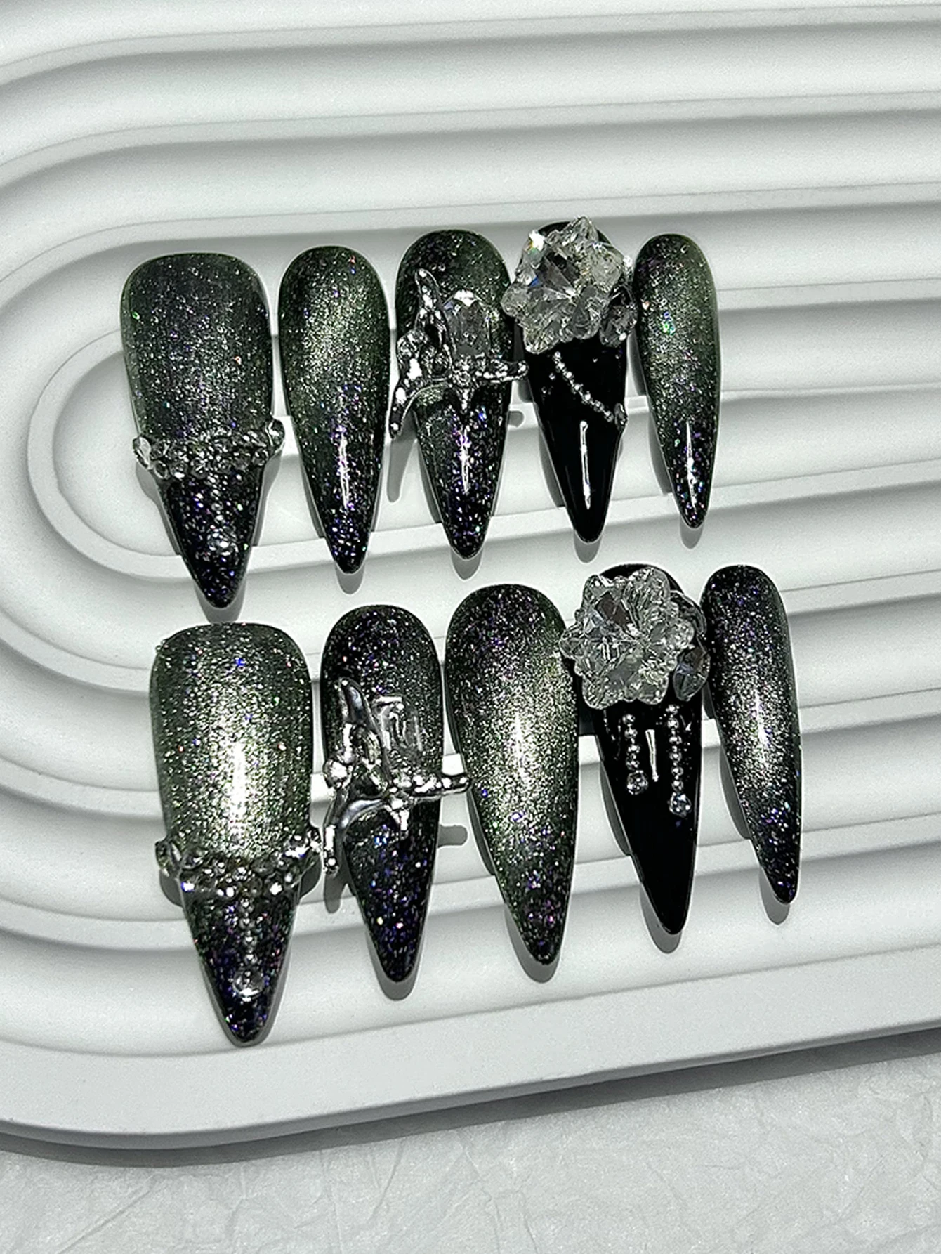10 sztuk aksamitnych paznokci gradientowych z brokatem, efektem kociego oka, ręcznie robionych paznokci do naklejania, z płatkiem śniegu i cyrkoniami, ciemne sztuczne paznokcie, zdejmowane i wielokrotnego użytku.