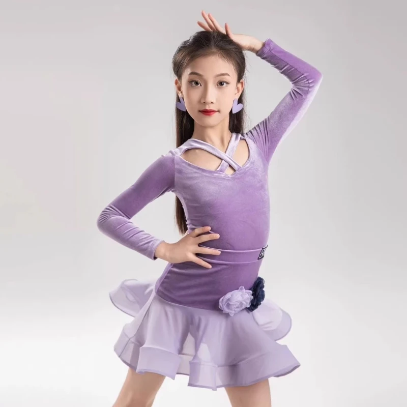 Neues lateinamerikanisches Tanzoutfit für Mädchen im Herbst und Winter, kontrastierendes, dreidimensionales Blumen-Latin-Übungsoutfit aus Taro-Lila-Samt