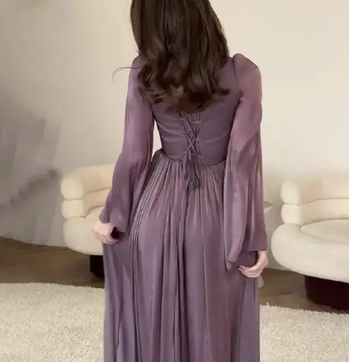 

Autumn 2025 French Square Neck Pleated Skirt for Women, Elegant Temperament, Solid Color Trumpet Sleeve High Waisted Dress