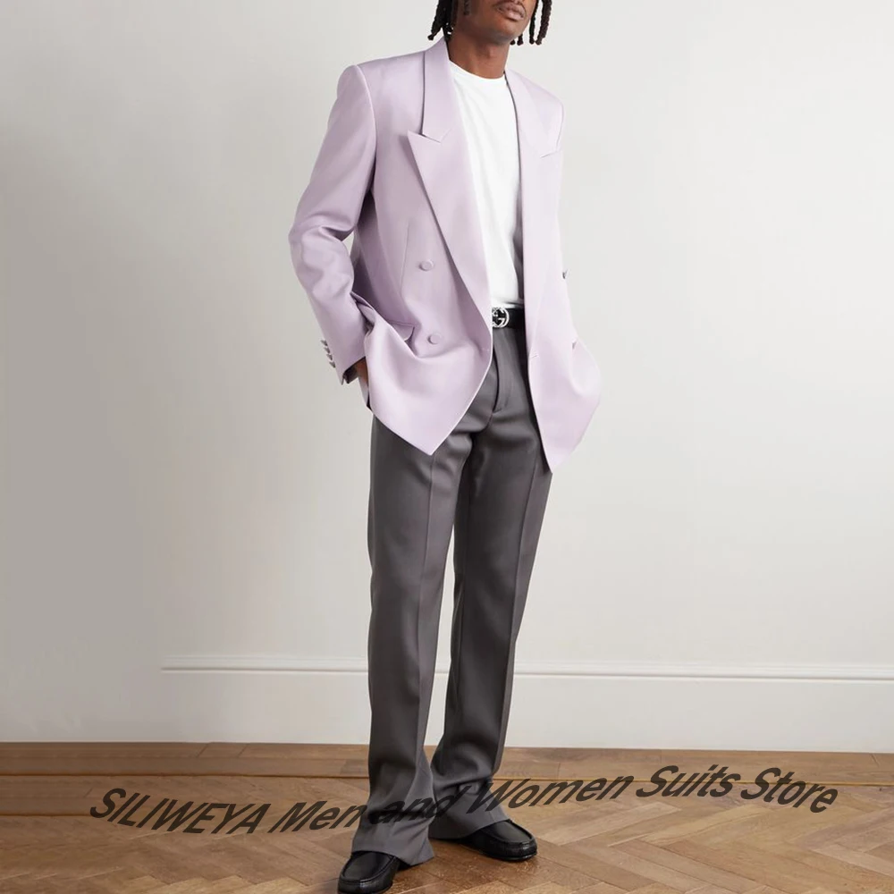 

Элегантный мужской костюм цвета сирени оверсайз: двубортный пиджак и брюки — комплект из двух предметов для повседневной носки и уличного стиля