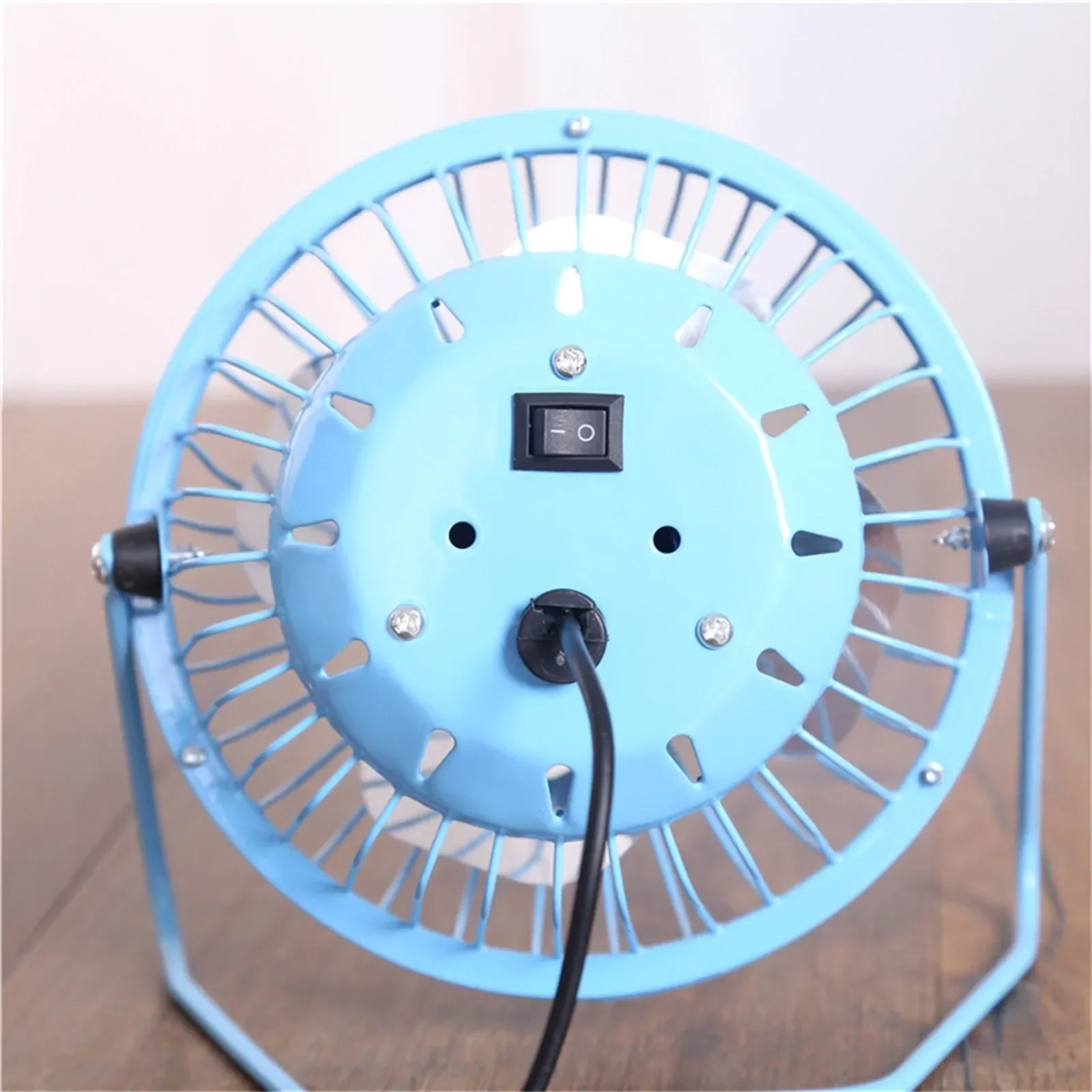 Portátil e conveniente 4 polegadas 6 polegadas 8 polegadas USB Mini Ventilador Ferro Arte Pequeno Ventilador Computador de Escritório Ventilador Elétrico