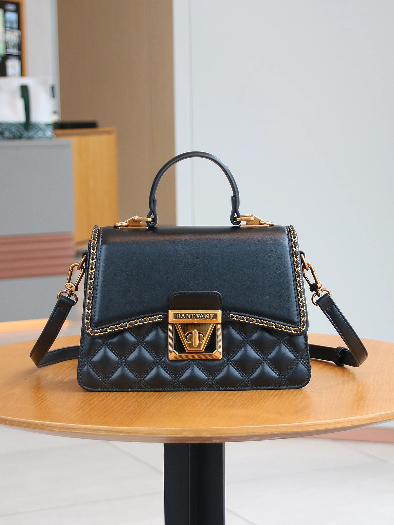 

2025 fashion luxury new high-grade sense women's bag one shoulder portable diagonal bag niche design rhombic embroidery line hea