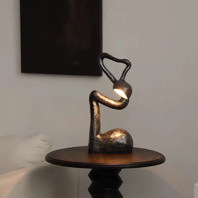 الإبداع الفاخرة الألياف الزجاجية غير النظامية ديكور فني Led الجدول ضوء المصباح غرفة المعيشة الديكور الراتنج المنحوتات بجودة عالية