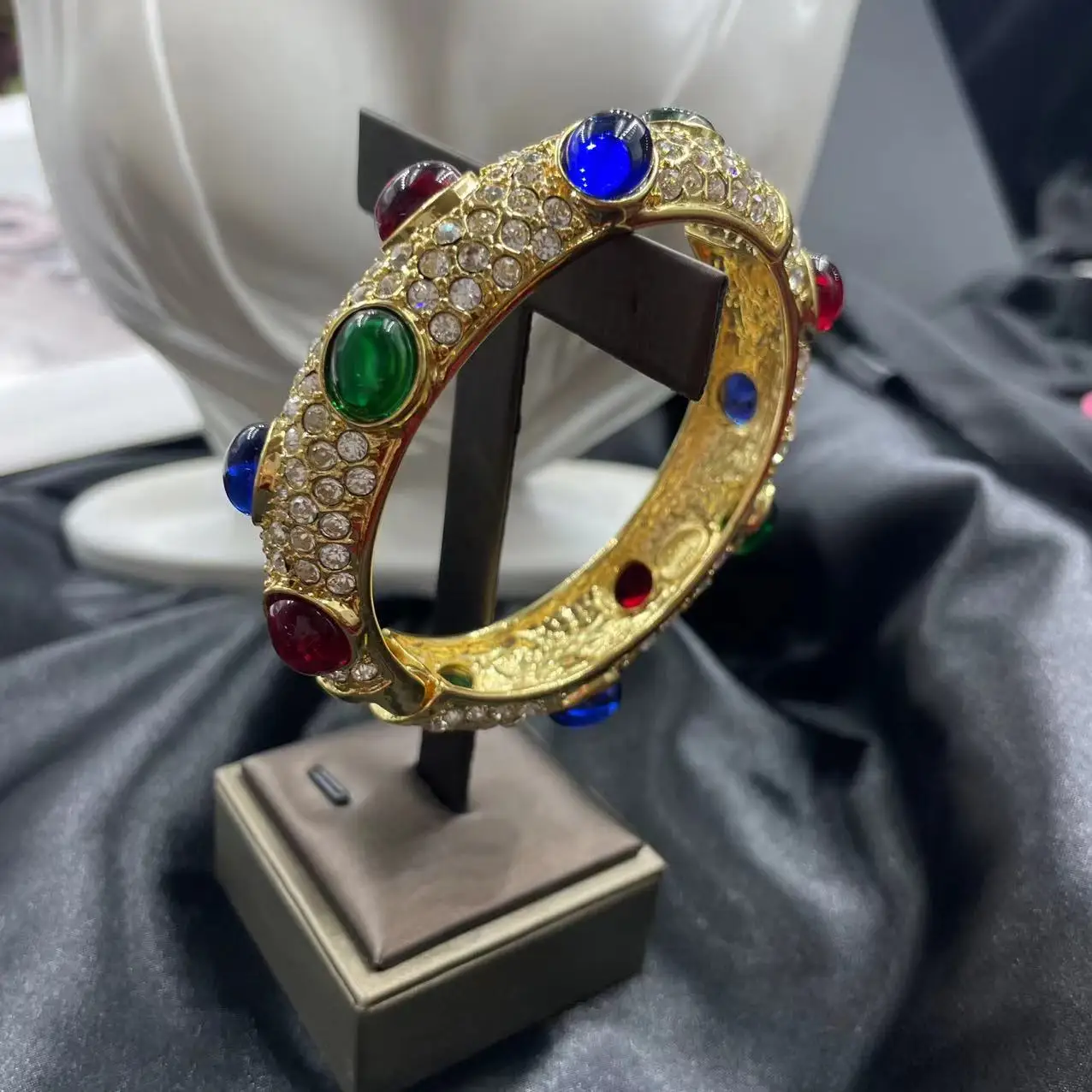 

Браслет из медного материала с геометрическим дизайном в стиле ретро в дворцовом стиле, инкрустированный цирконом, утолщенный дизайн, модные женские украшения