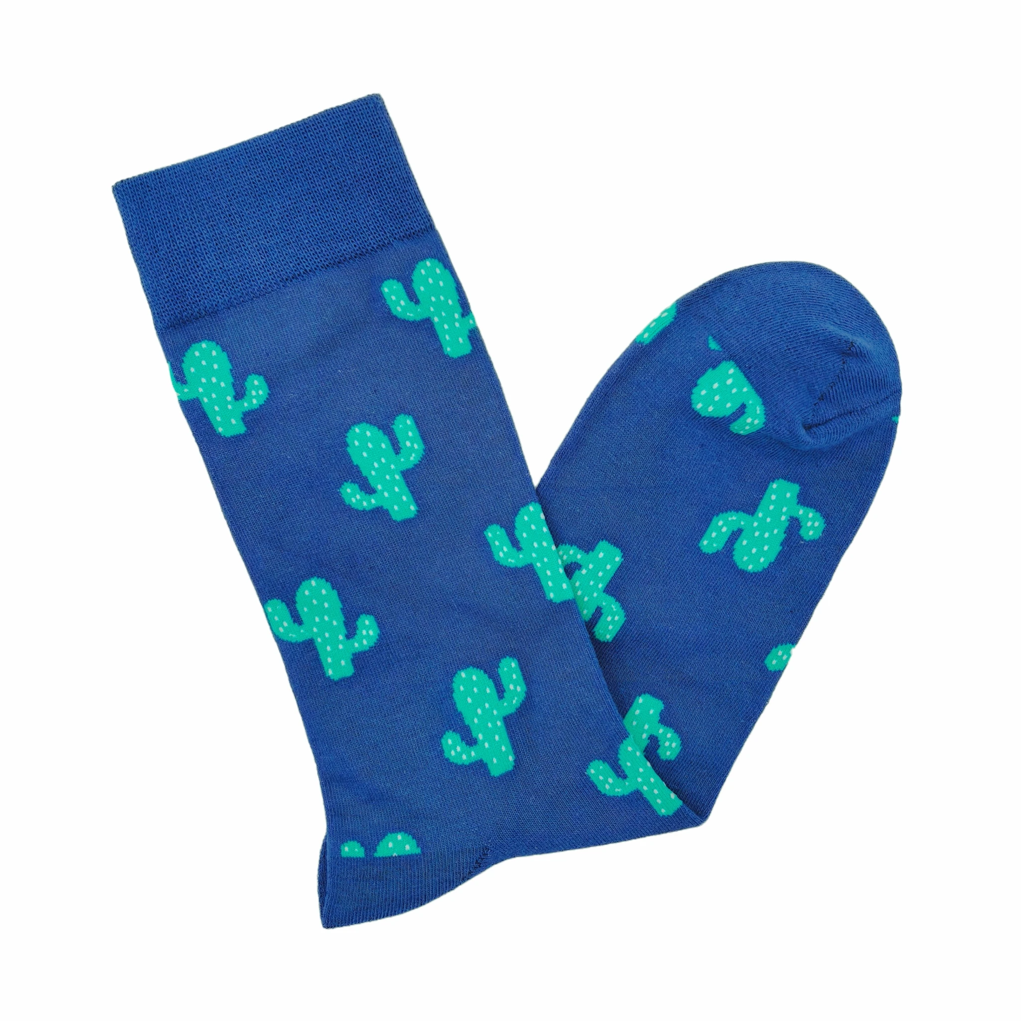 Ein Paar verpackte Kaktus-Röhrensocken mit blauem Hintergrund