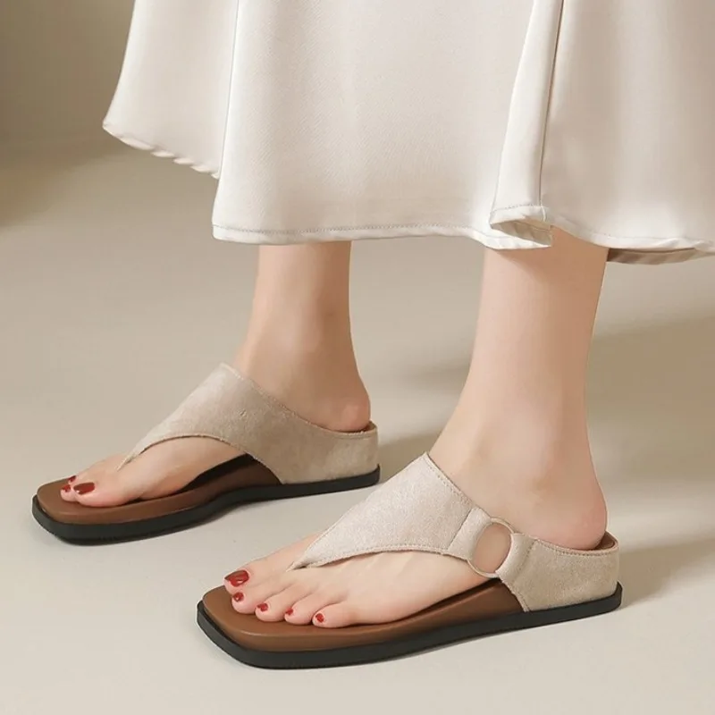 

2026 New Fashion Luxury Designer Women's Slippers Flat Brushed Sand Leather Women's Sandals Slope Heel Women's Shoes Flip Flops